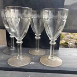 4 wine glasses