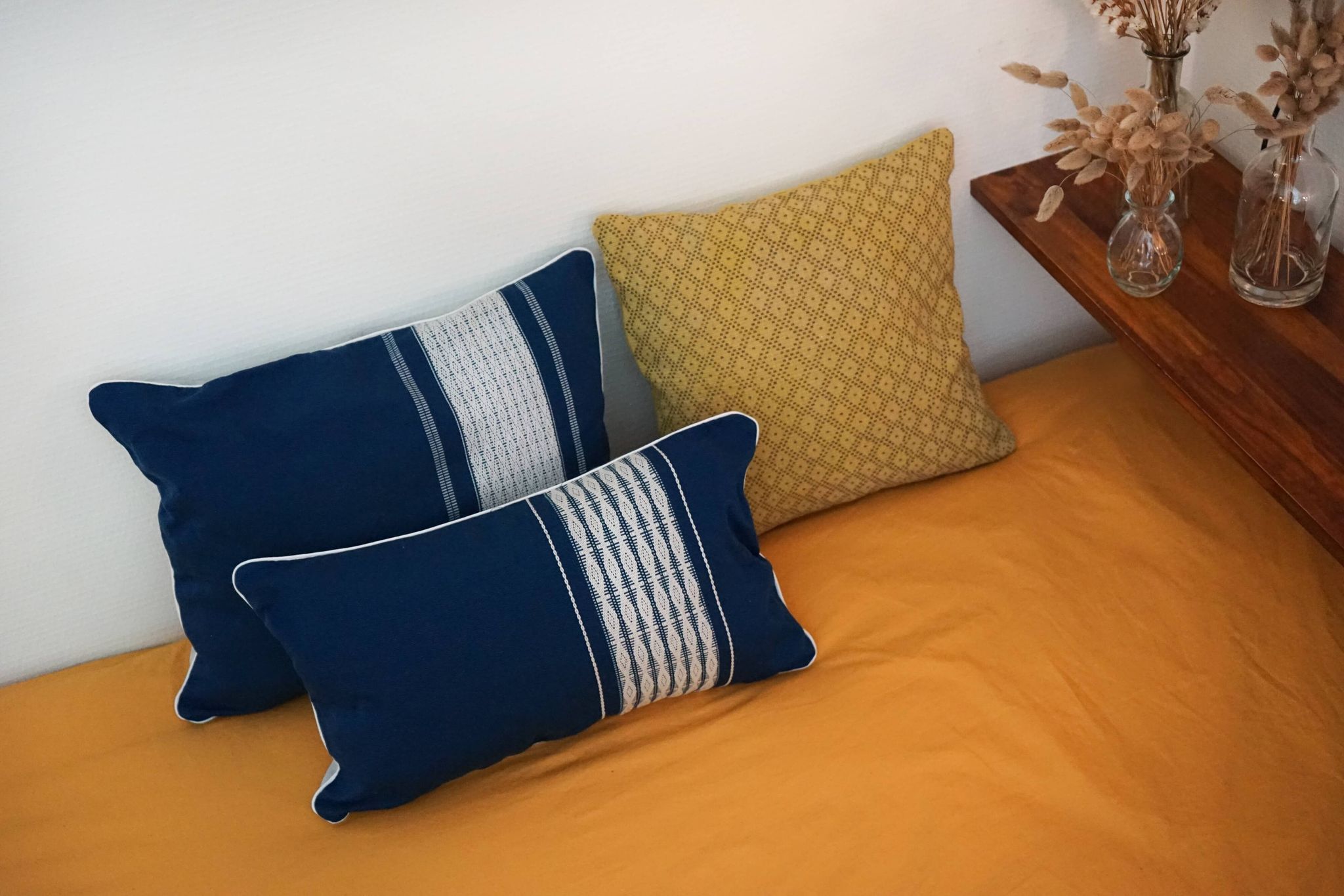 Yellow balu chauung cushion 40x40cm
