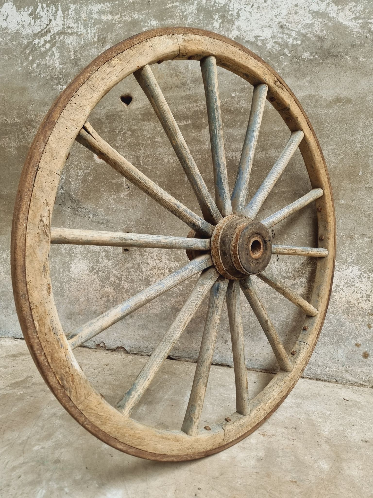 Antique cart wheel wagon wheel XXL oak wood 126 cm