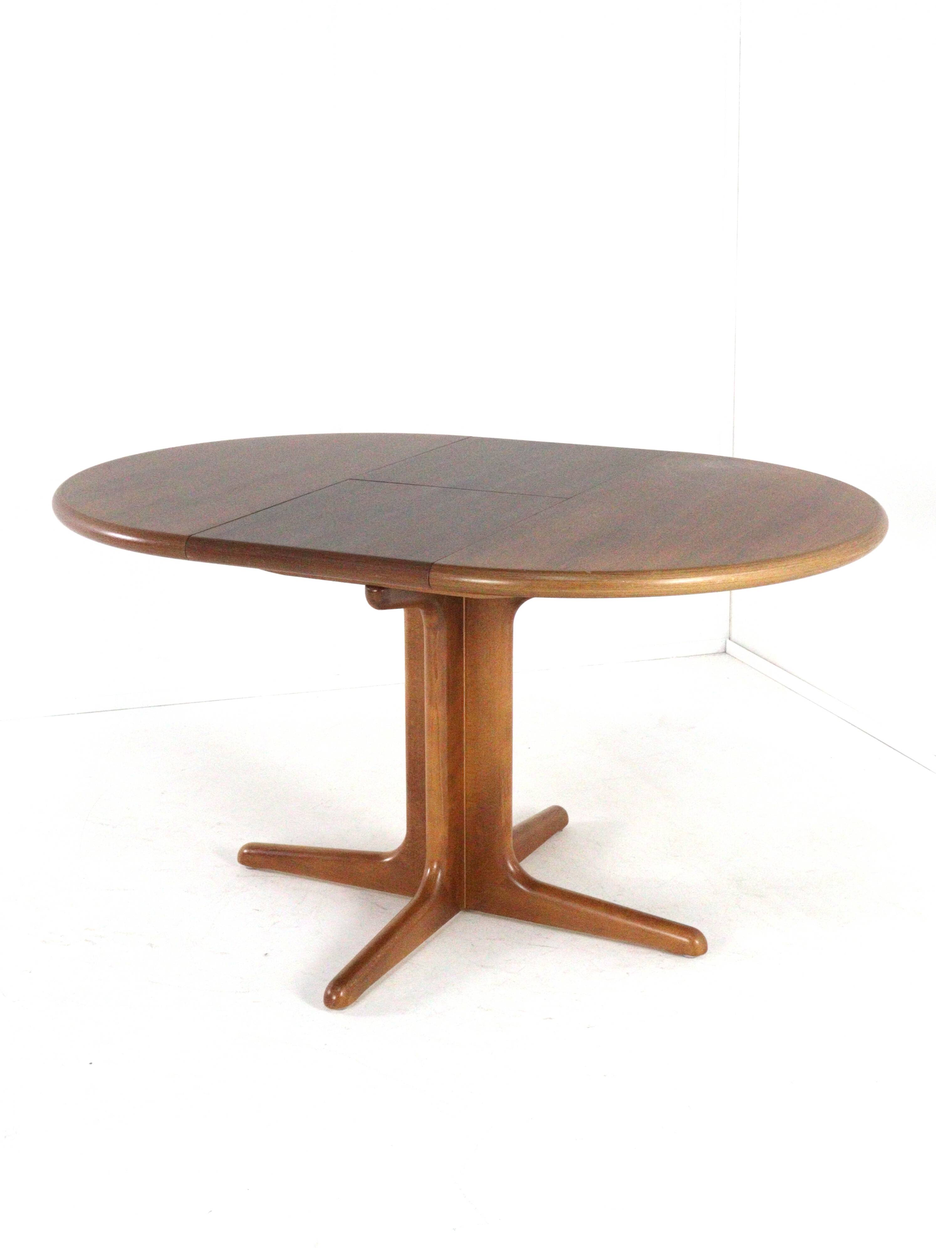 Round extendable dining table 'Malges' - vintage - danish style