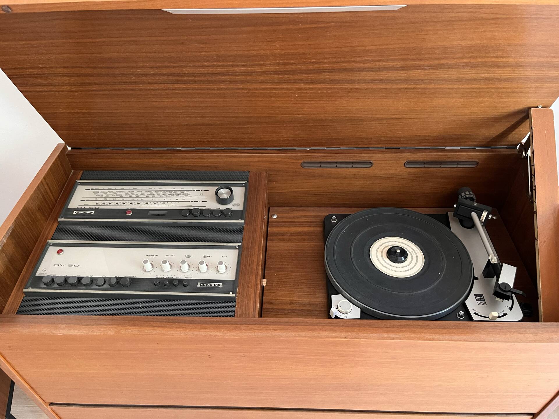 Meuble radio grundig HI FI STUDIO 50