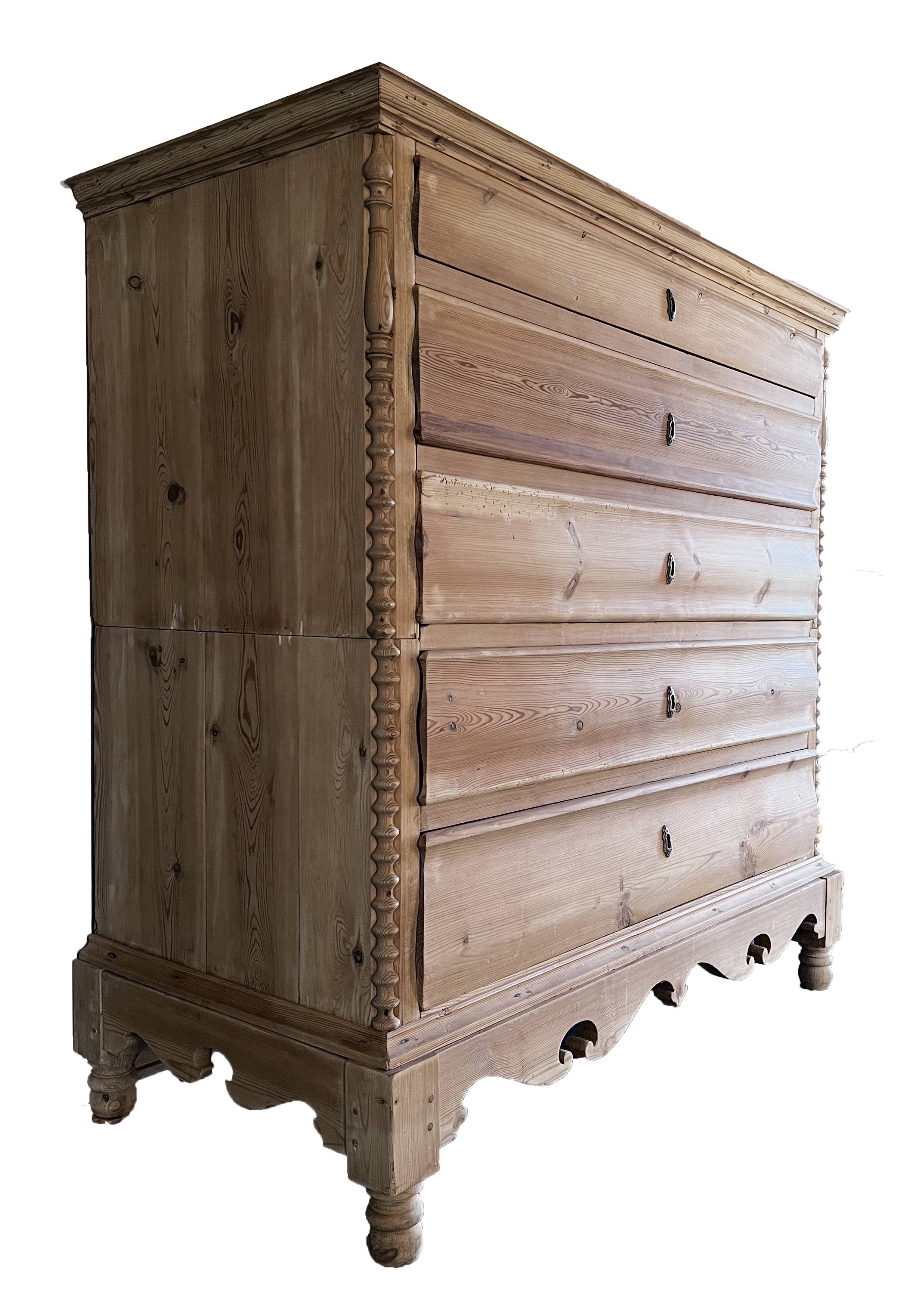 Large 19th century Scandinavian pine chest of drawers