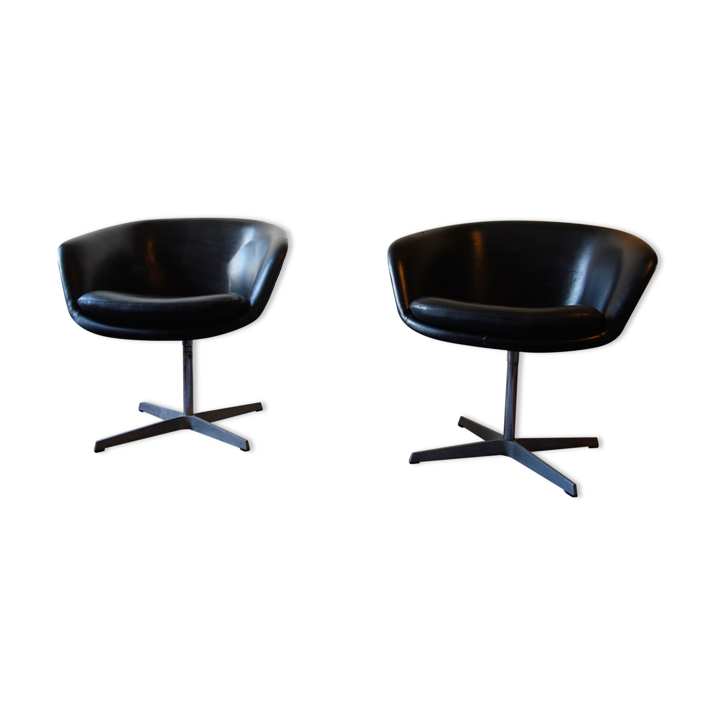 Pair of Pierre Paulin leather armchairs for Artifort 60s