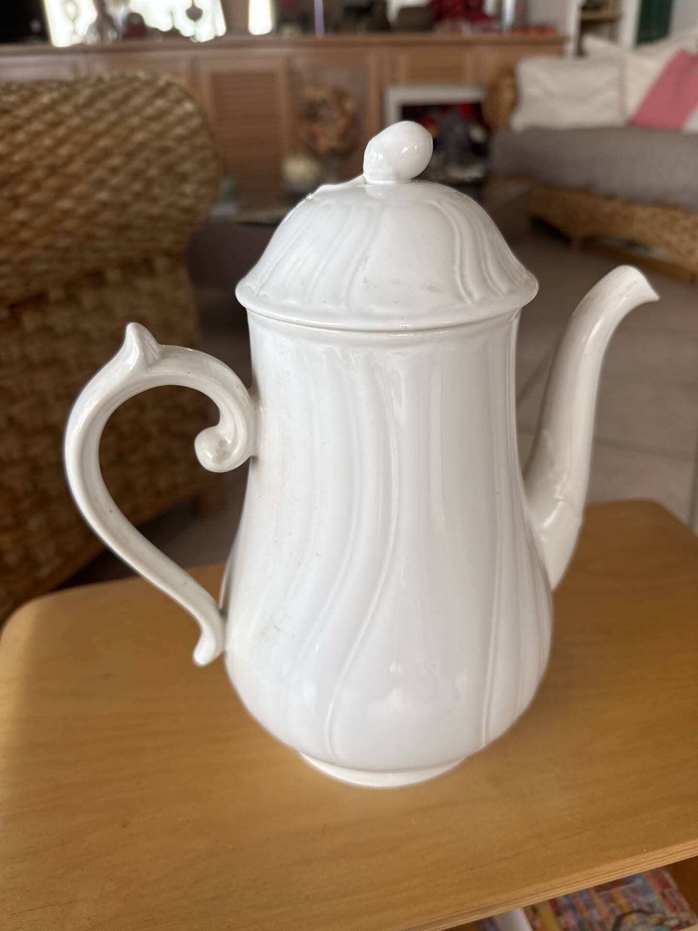 White Villeroy & Boch teapot