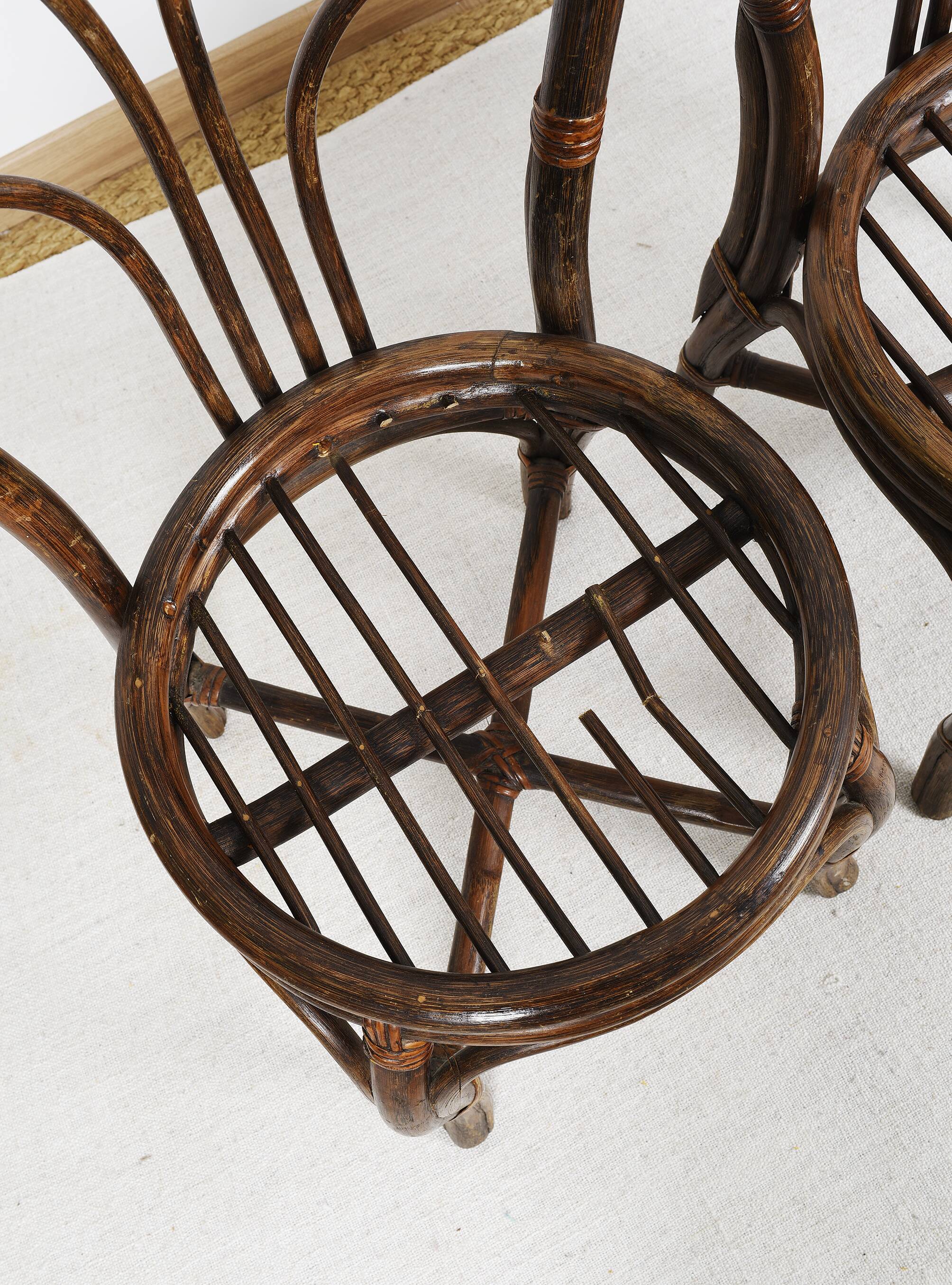 Set of 4 turned wicker chairs, vintage.