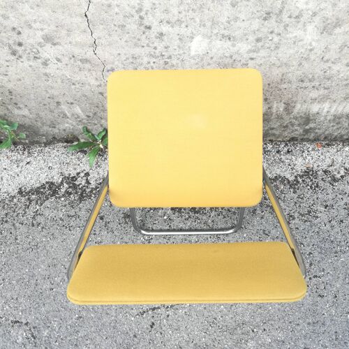 Chaise pliante en velours jaune