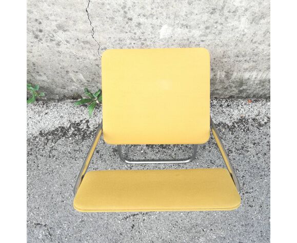 Chaise pliante en velours jaune