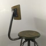 Adjustable workshop high chair and on wheels