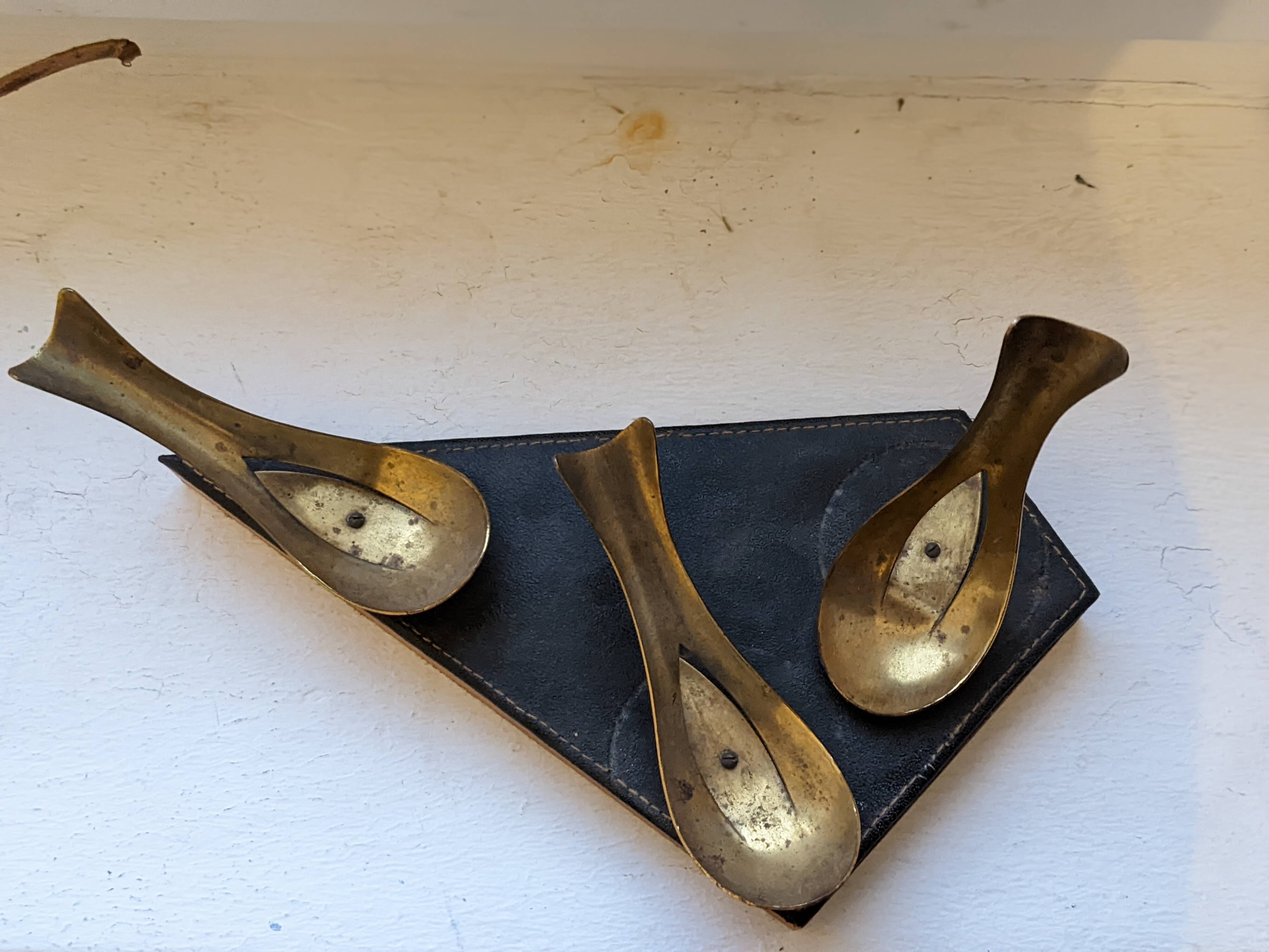 Old pipe holder