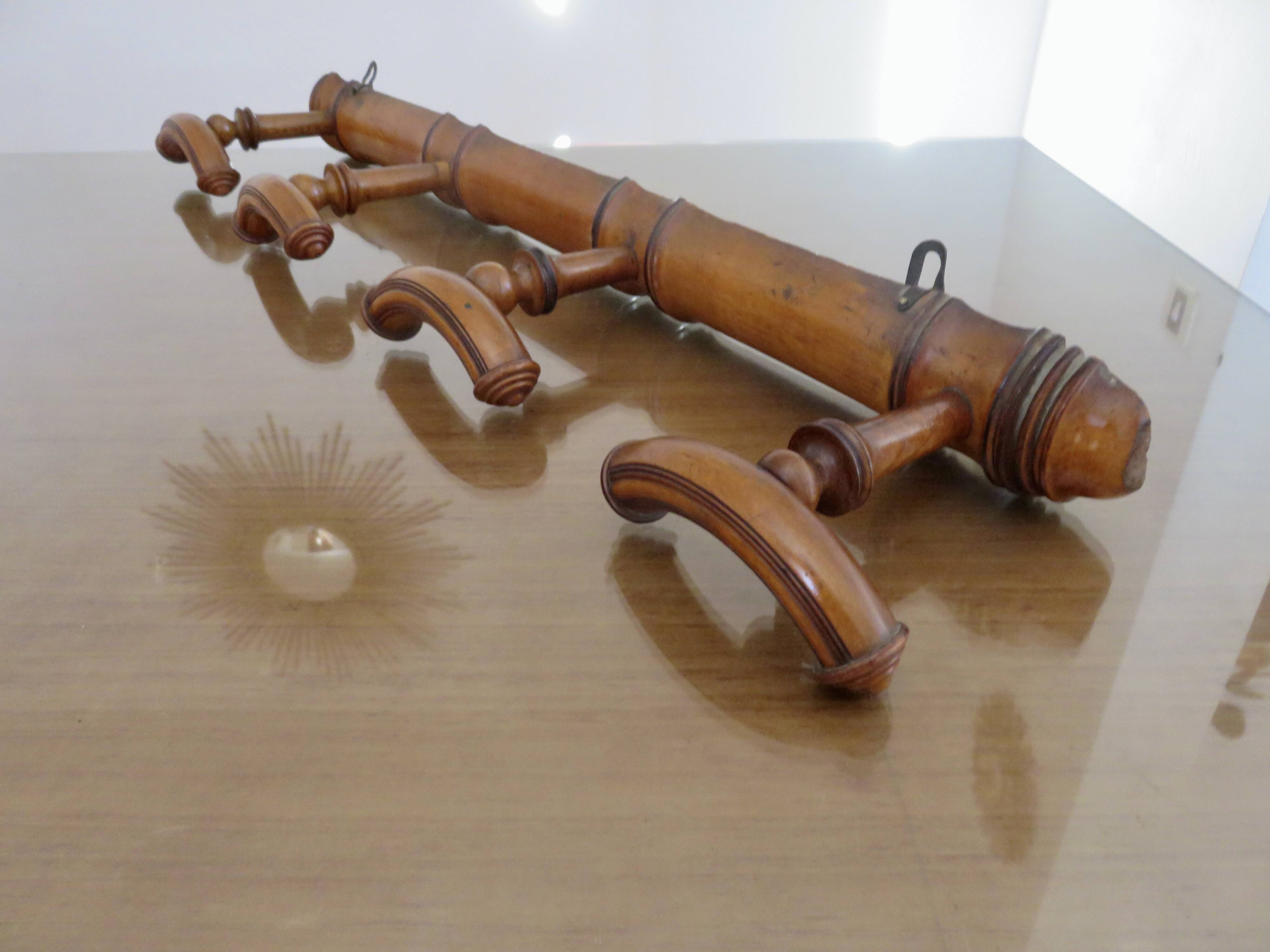 Grand porte manteau mural en bois tourné, années 30 40