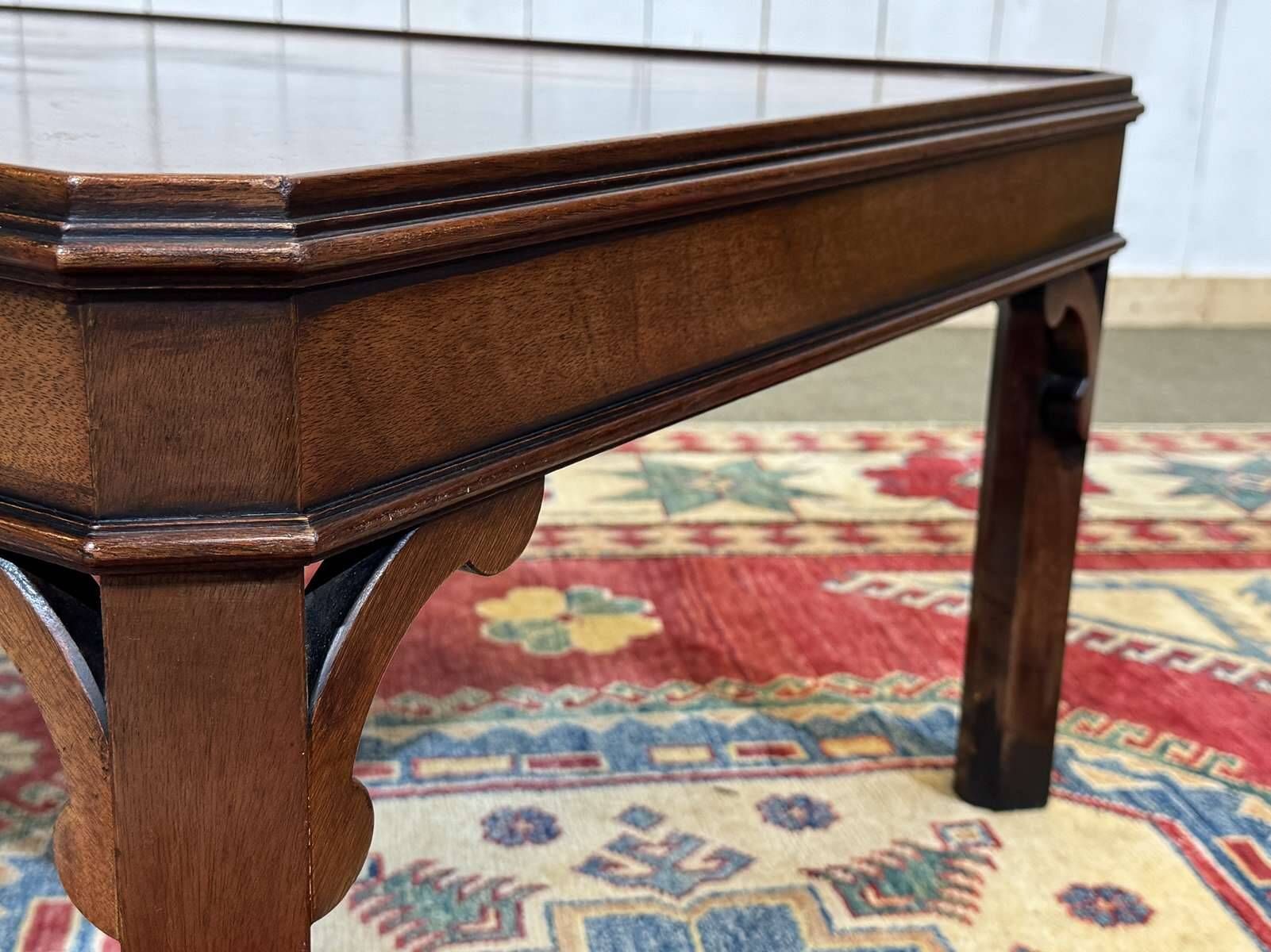 English coffee table in mahogany from the 1950s.