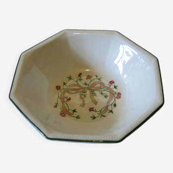 Very pretty English bowl from Johnson Brothers in very good condition