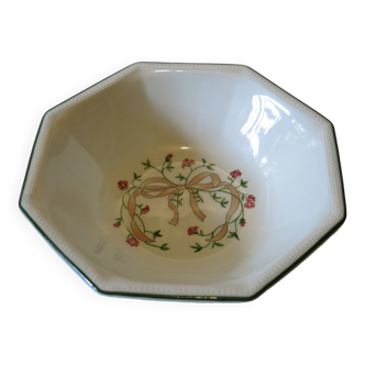 Very pretty English bowl from Johnson Brothers in very good condition