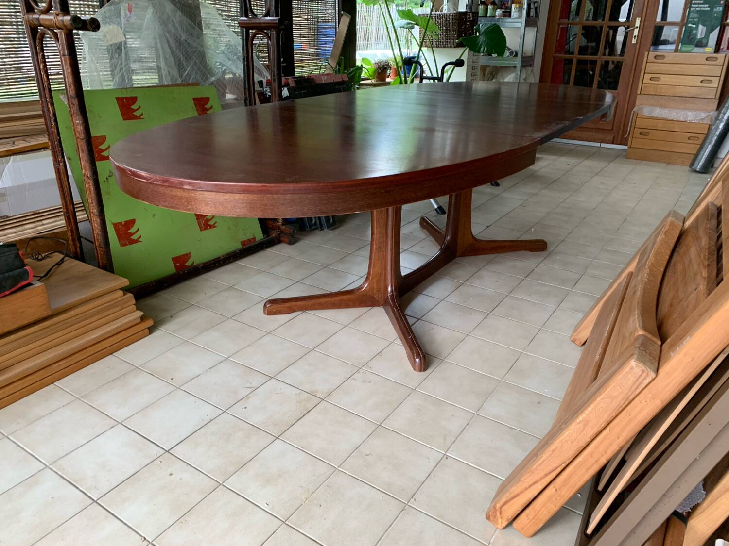 Baumann oval table with extensions
