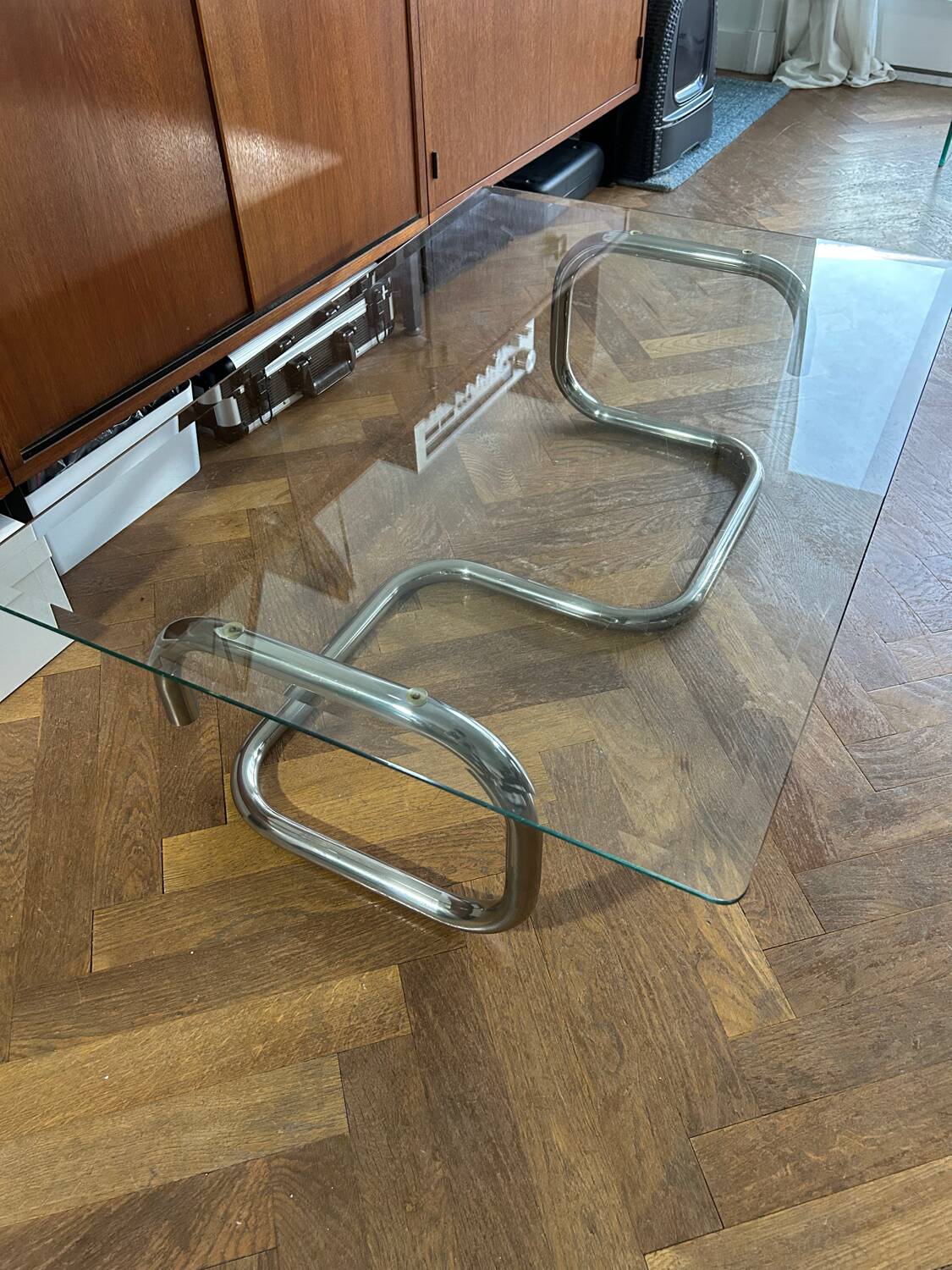 1970s design coffee table in rectangular glass with chrome legs