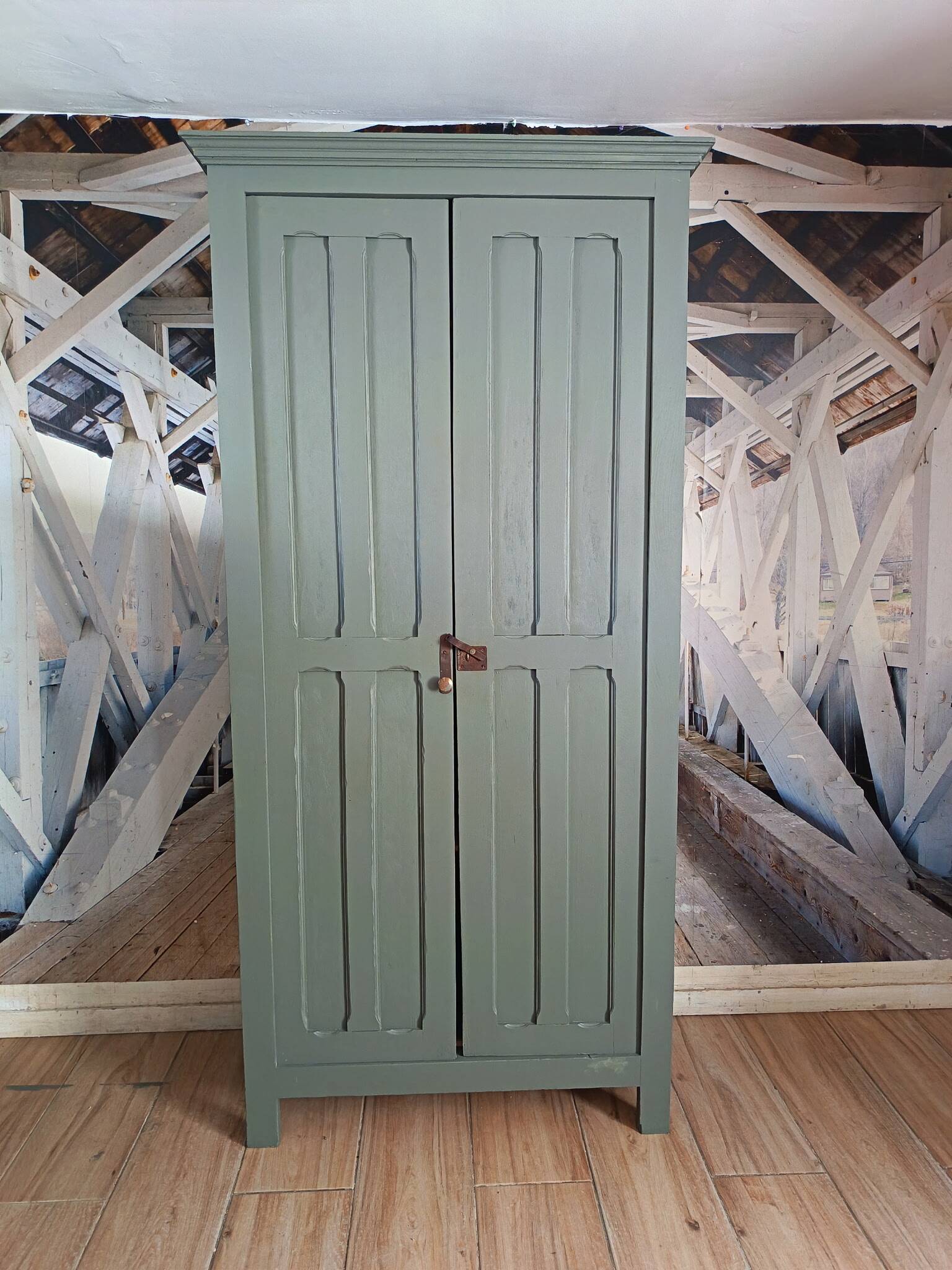 Armoire parisienne