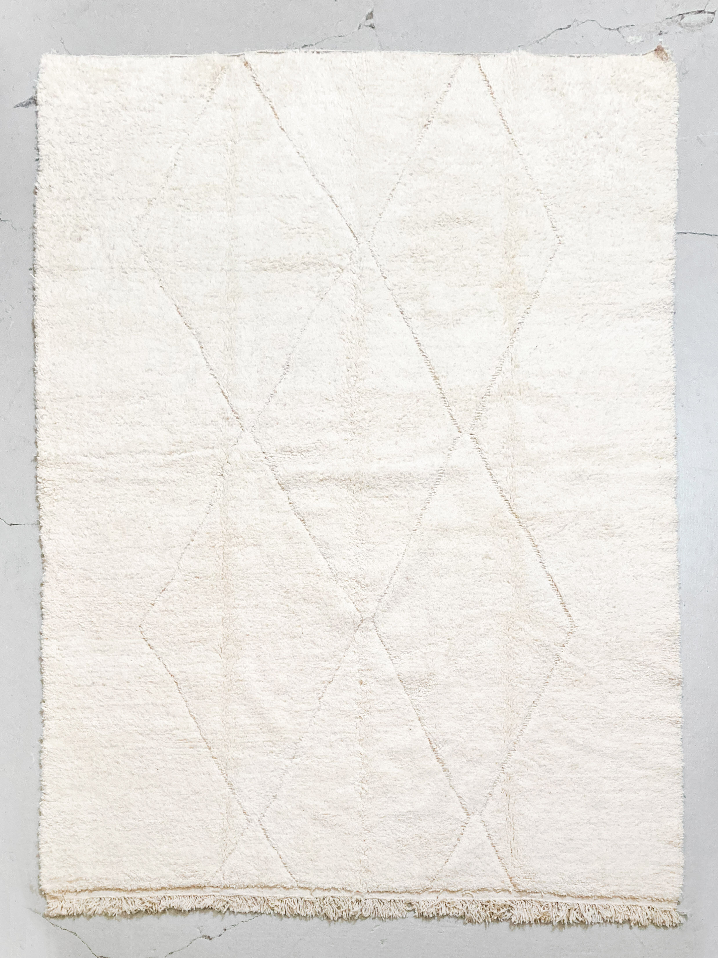 Moroccan Berber carpet beni ouarain unbleached diamonds engraved 355x253cm