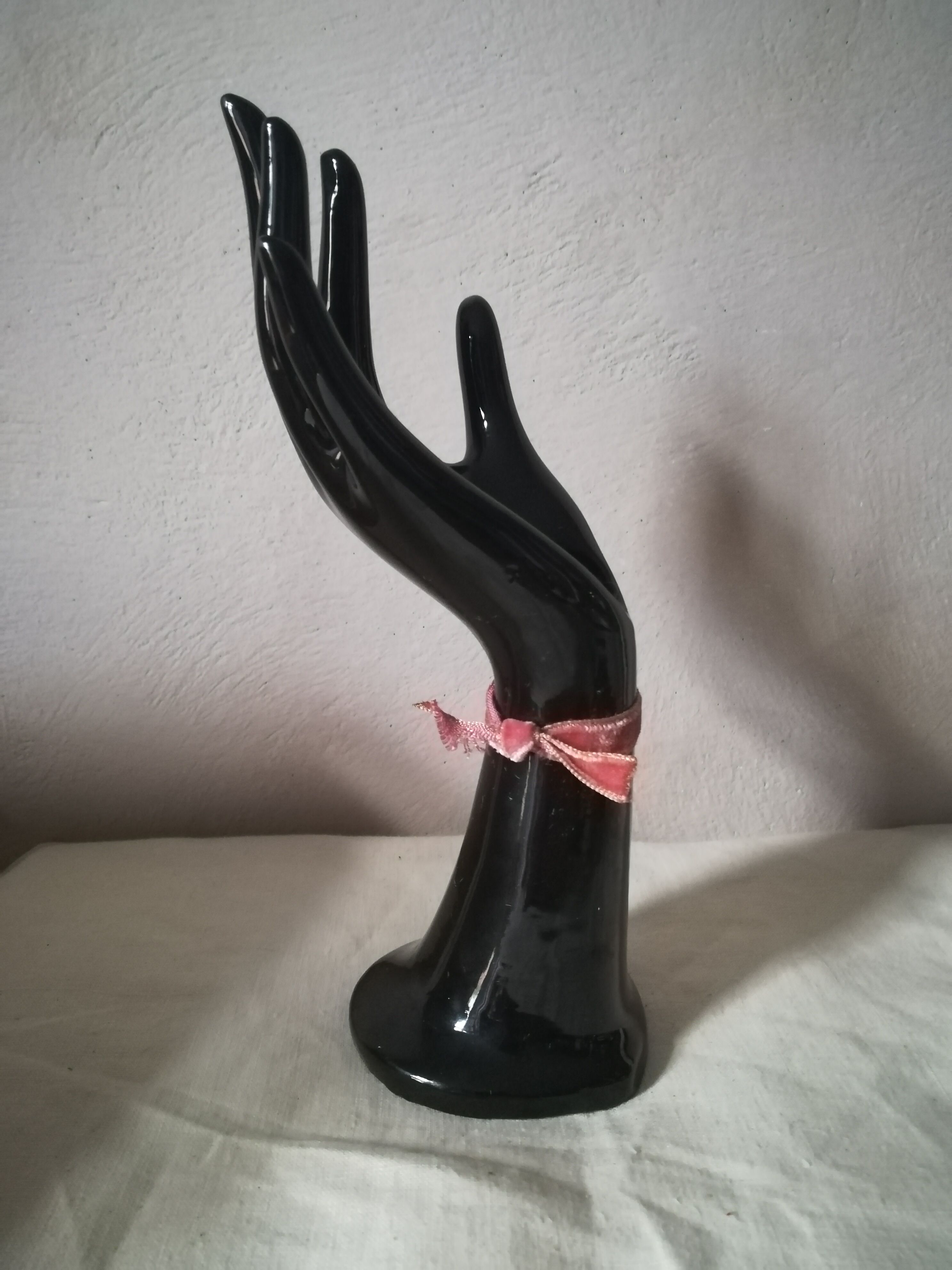 Baguier soliflore hand in black earthenware
