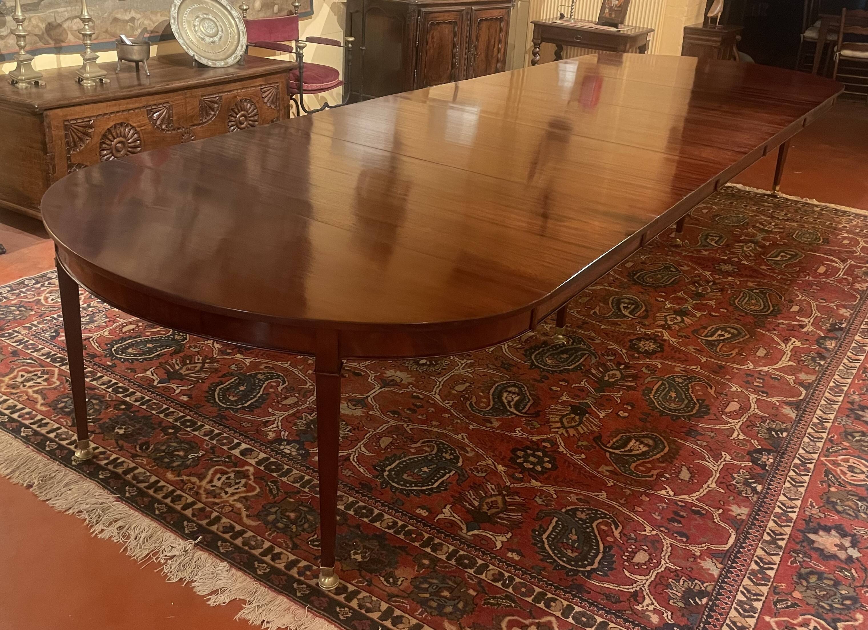 Extensible Louis XVI dining table in period Directoire mahogany.