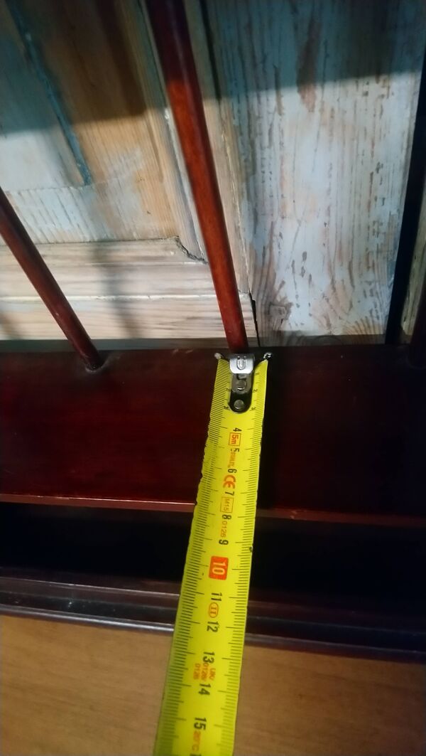 Etgère murale en bois sculpté pour collection ou autre.