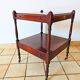 Table d'appoint en if par Bradley England