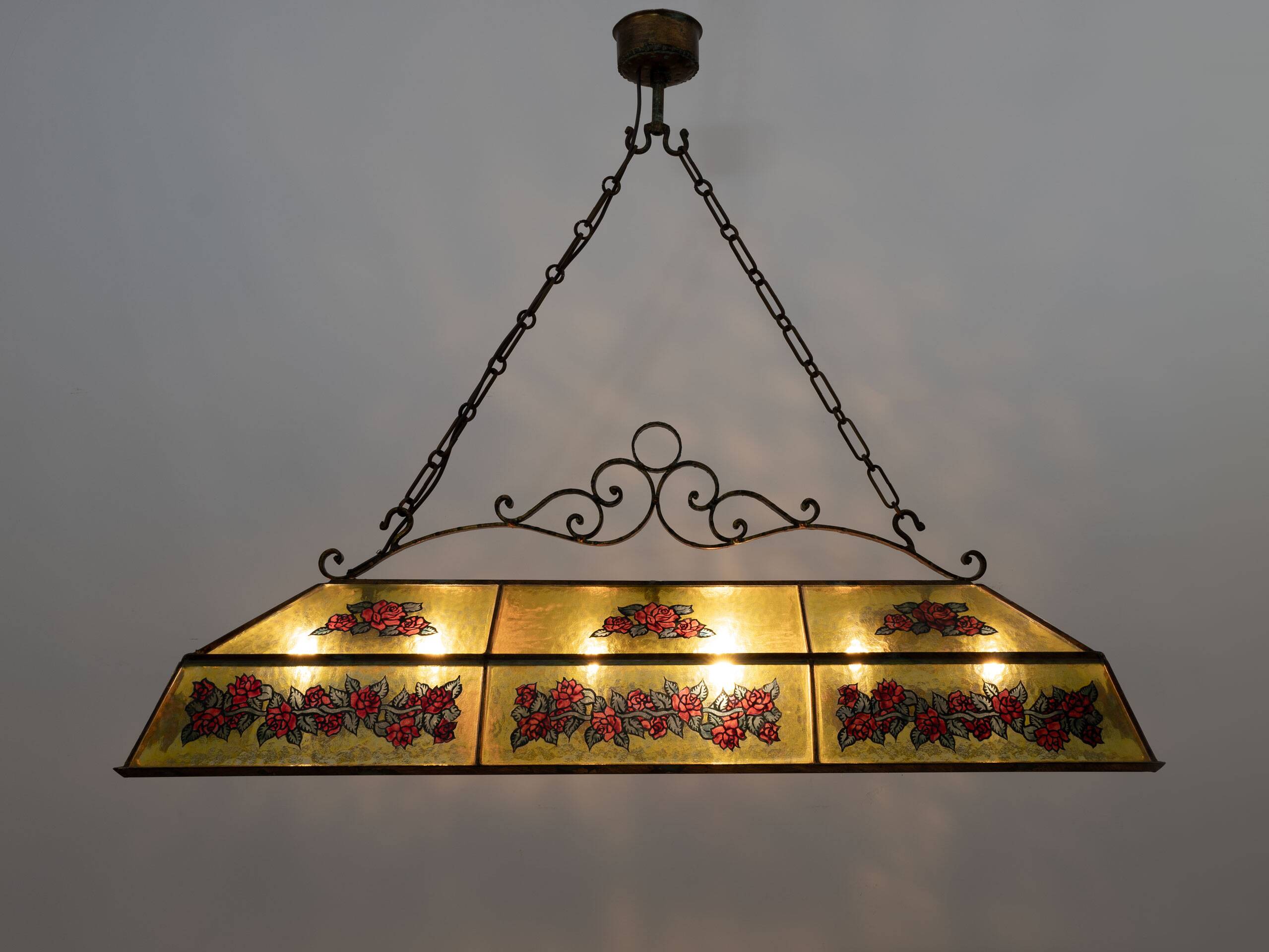 Lustre suspendu rustique en fer forgé peint à la main et en verre, années 1960