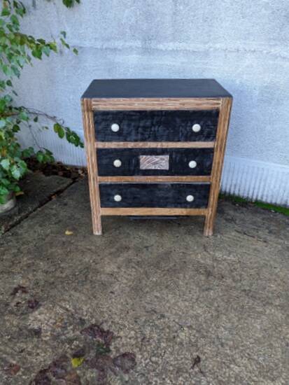 Art deco chest of drawers