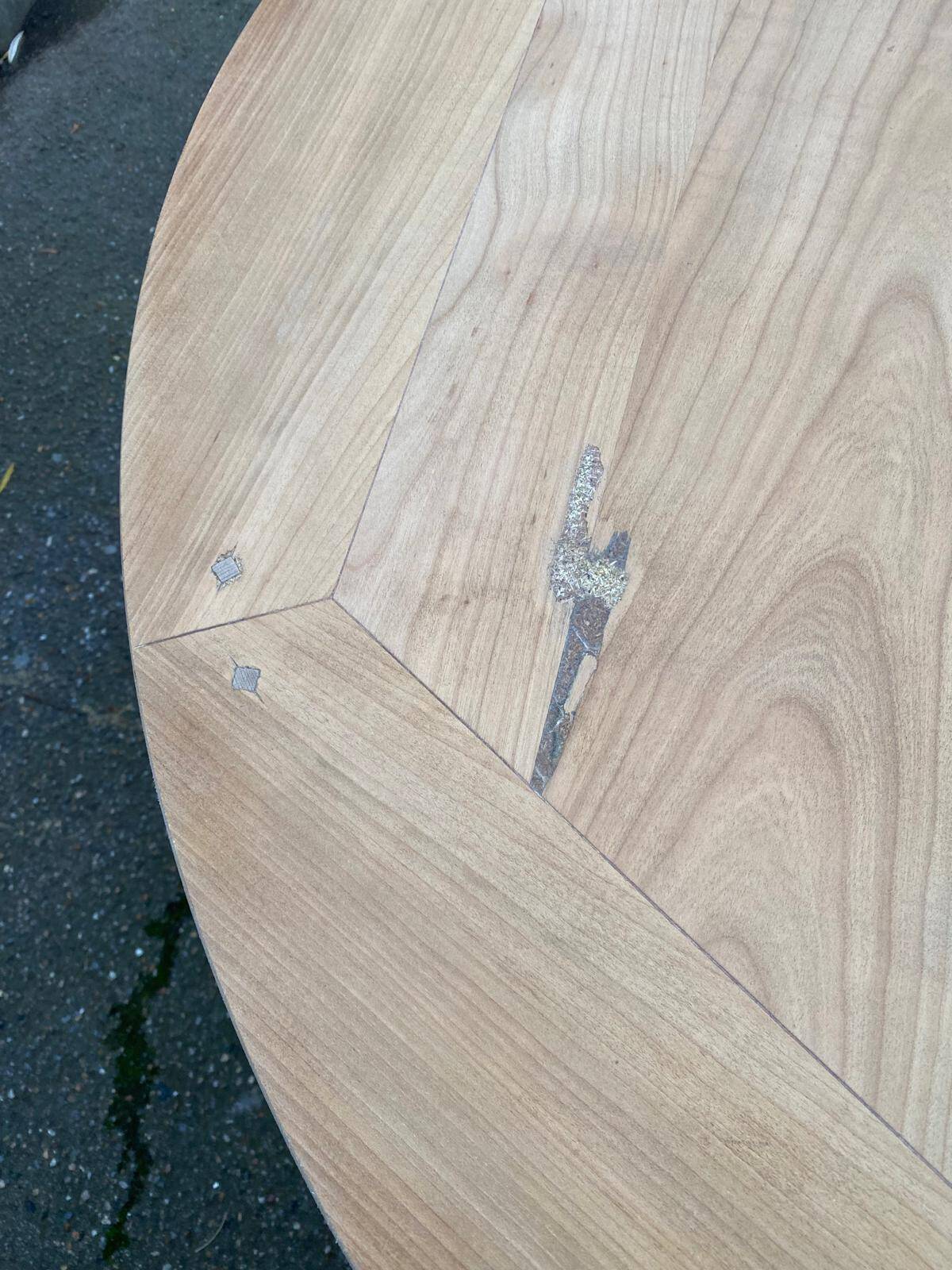 Round extendable dining table with a central pedestal base, renovated in raw wood, 150cm