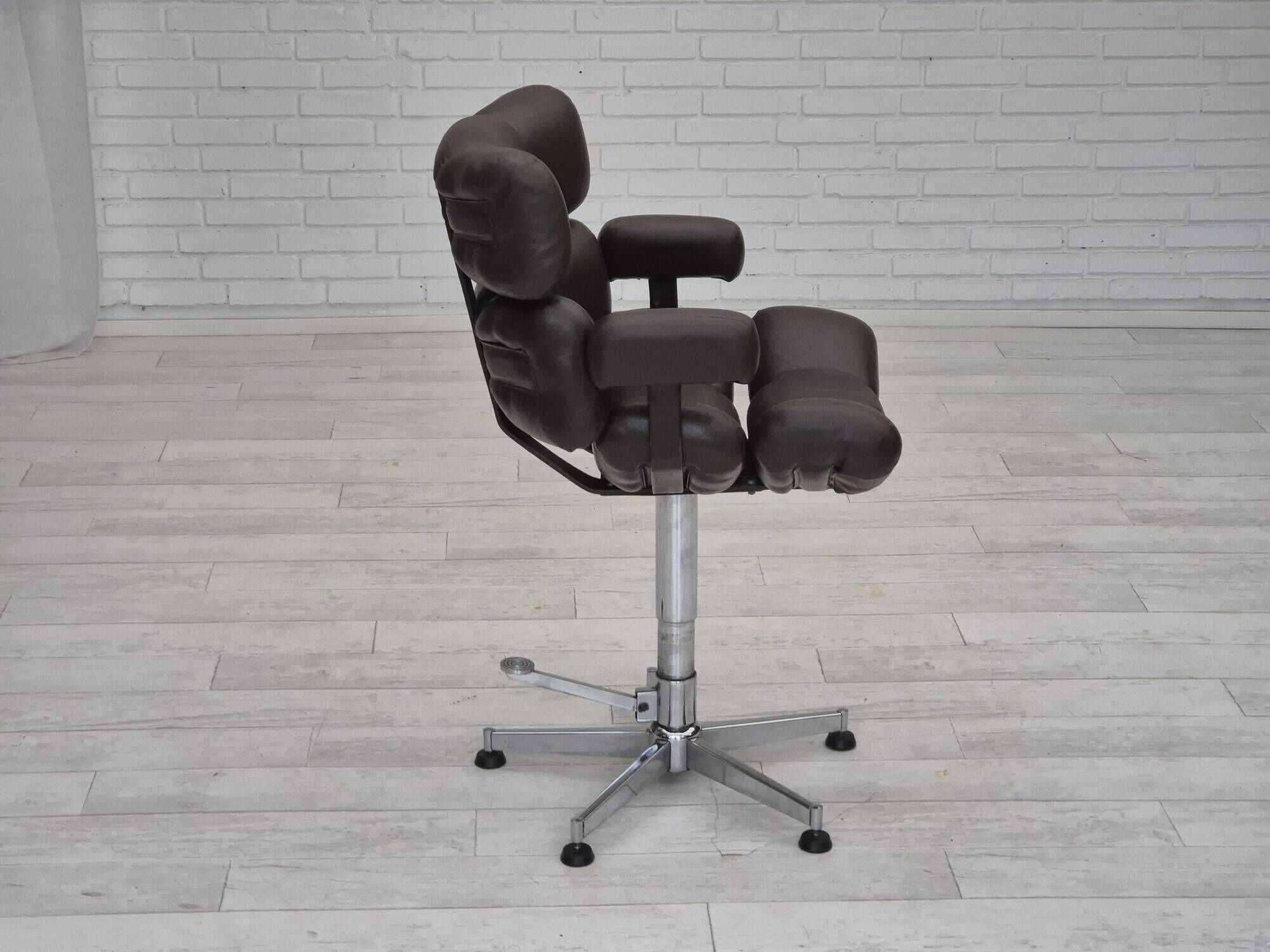 1970s, Scandinavian swivel chair, original condition, artificial leather, chrome steel.