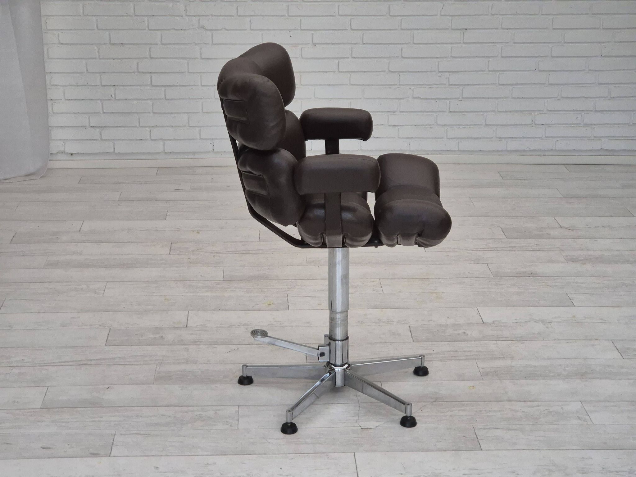 1970s, Scandinavian swivel chair, original condition, artificial leather, chrome steel.