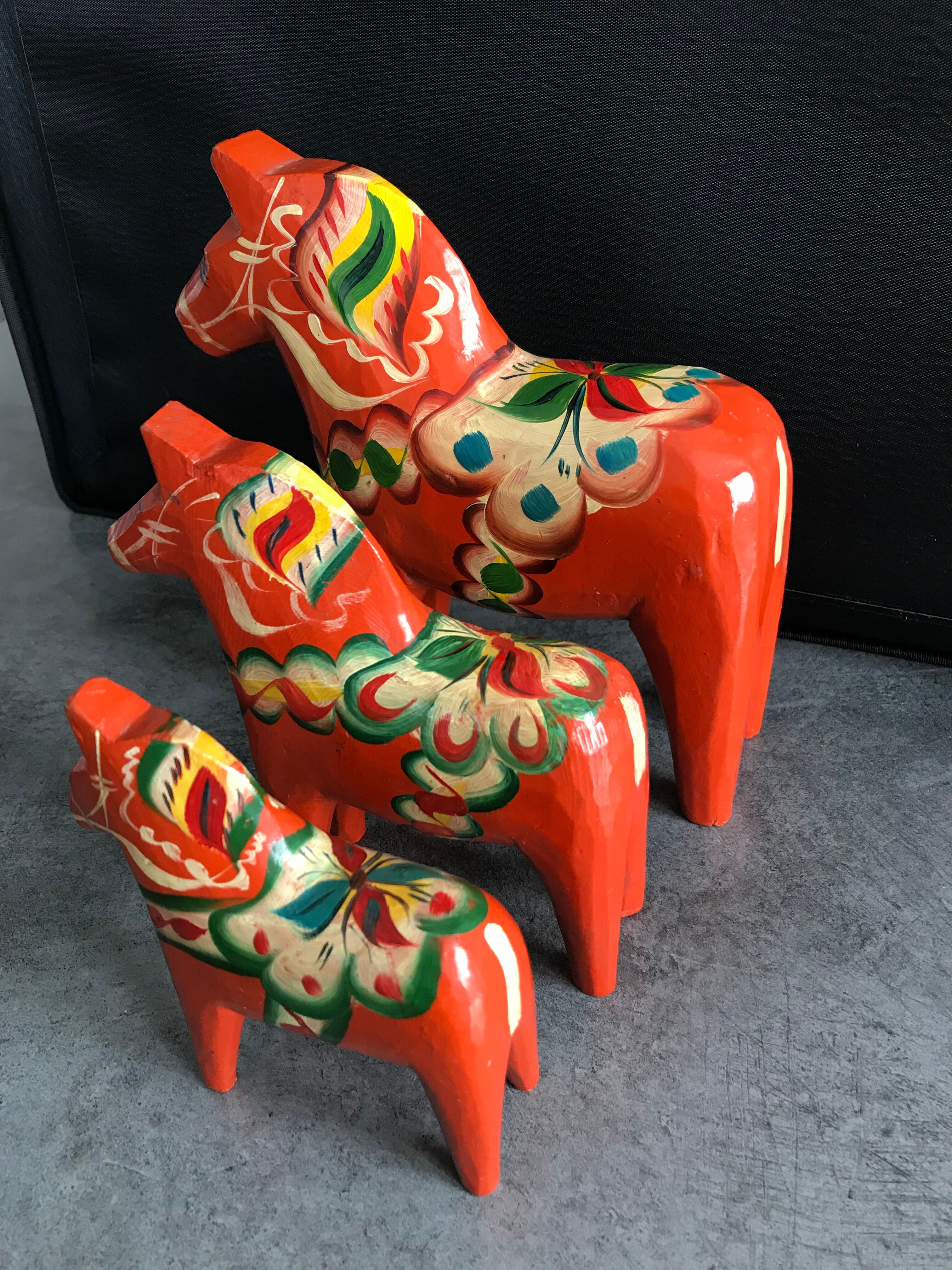 Set of 3 wooden dalecarlie horses