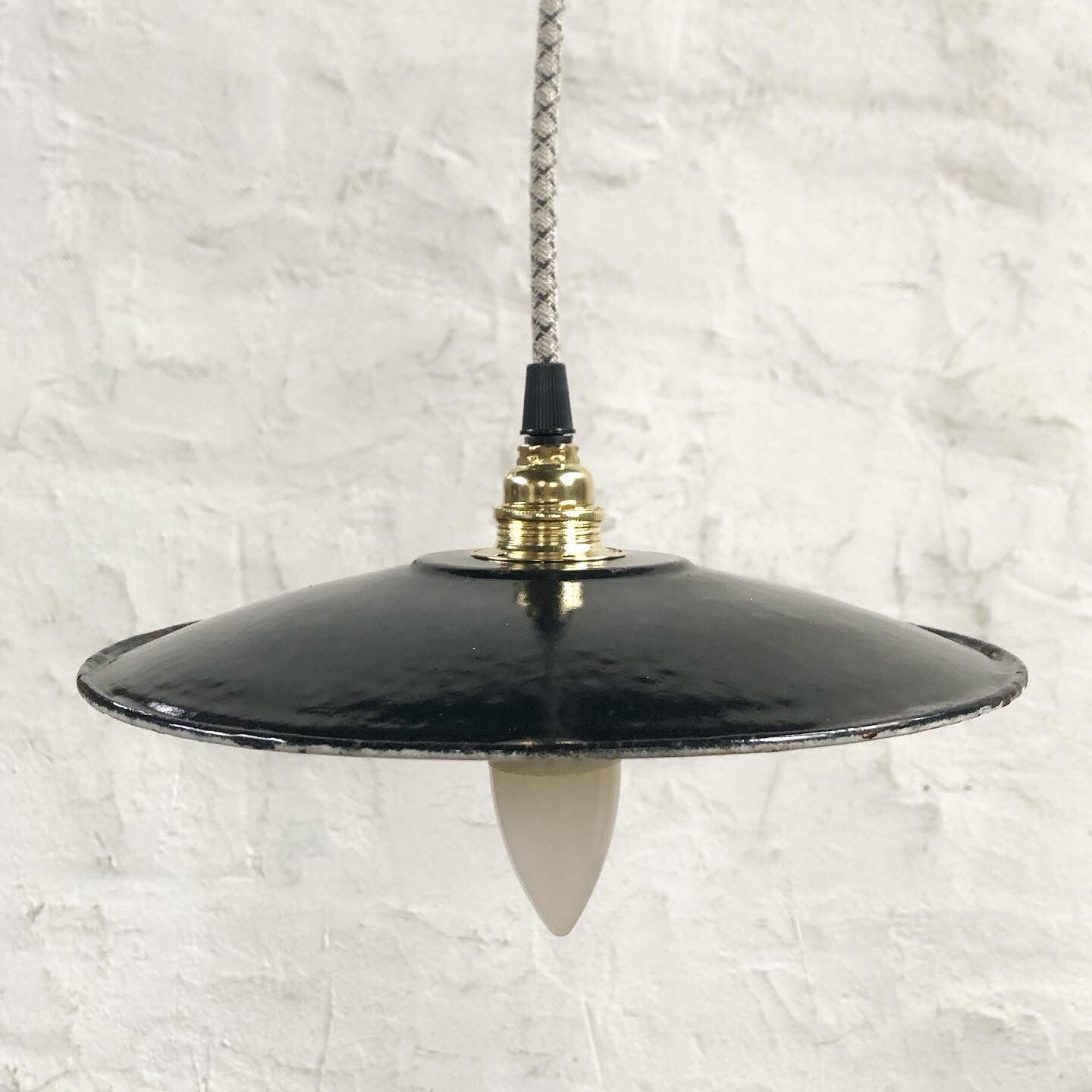 Suspension en tôle émaillée noire