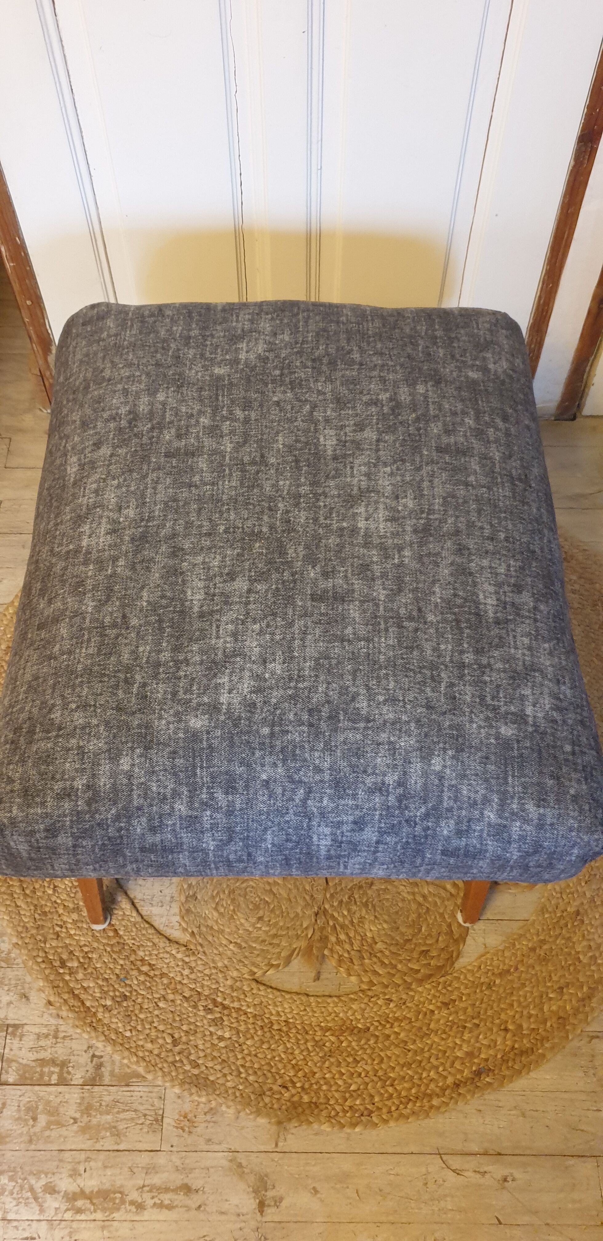 Gray compass foot pouf bench