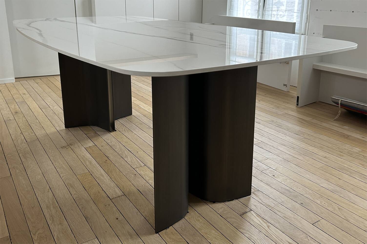 Gullwing design table by Gabriele and Oscar Buratti for Lema, made in Italy