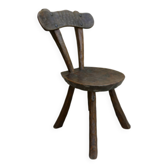 Brutalist chair in carved solid wood, around 1950.
