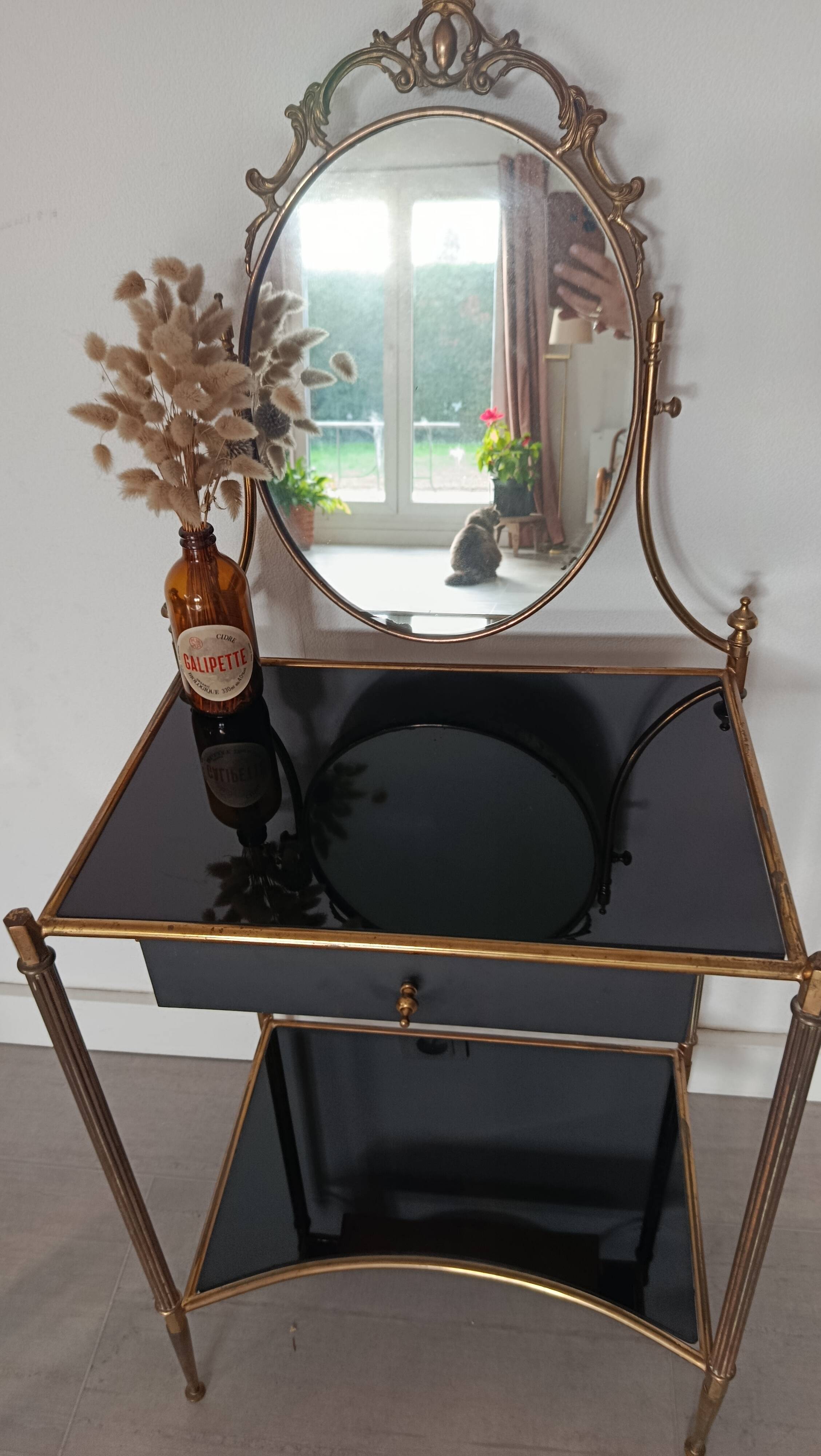 Louis XVI style hairdresser in brass and tempered glass