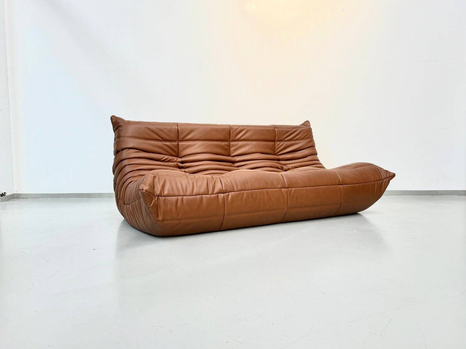Canapé 3 places Togo en cuir cognac foncé par Michel Ducaroy pour Ligne Roset