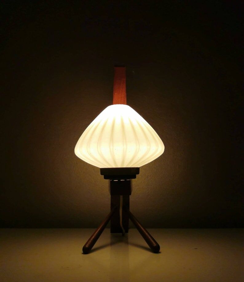Vintage wooden tripod lamp with pleated glass lampshade, 1970