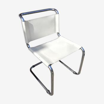 Chaise modèle B33 de Marcel Breuer cuir blanc