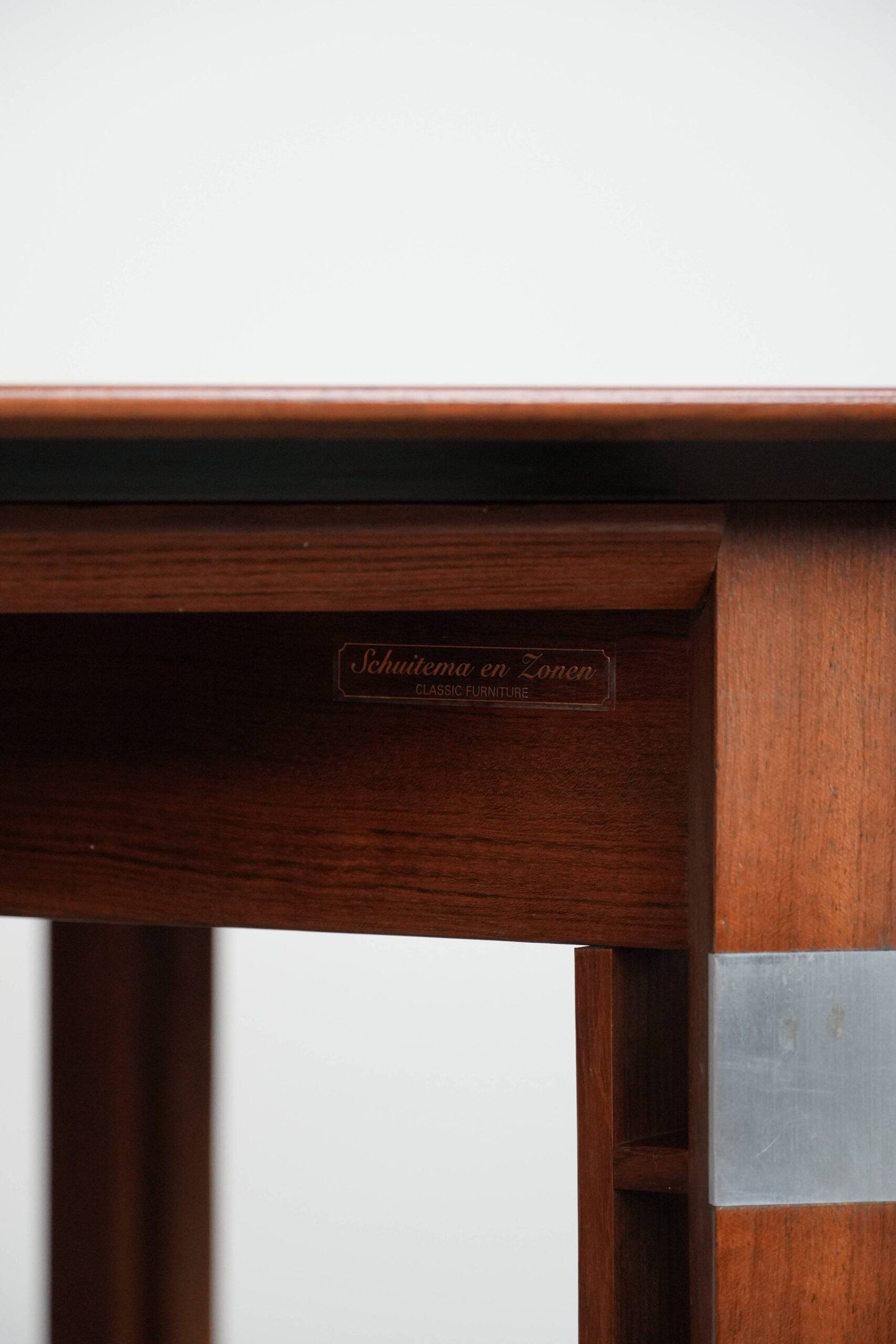 Beautiful and extendable Art Deco design dining table for 6 to 8 people