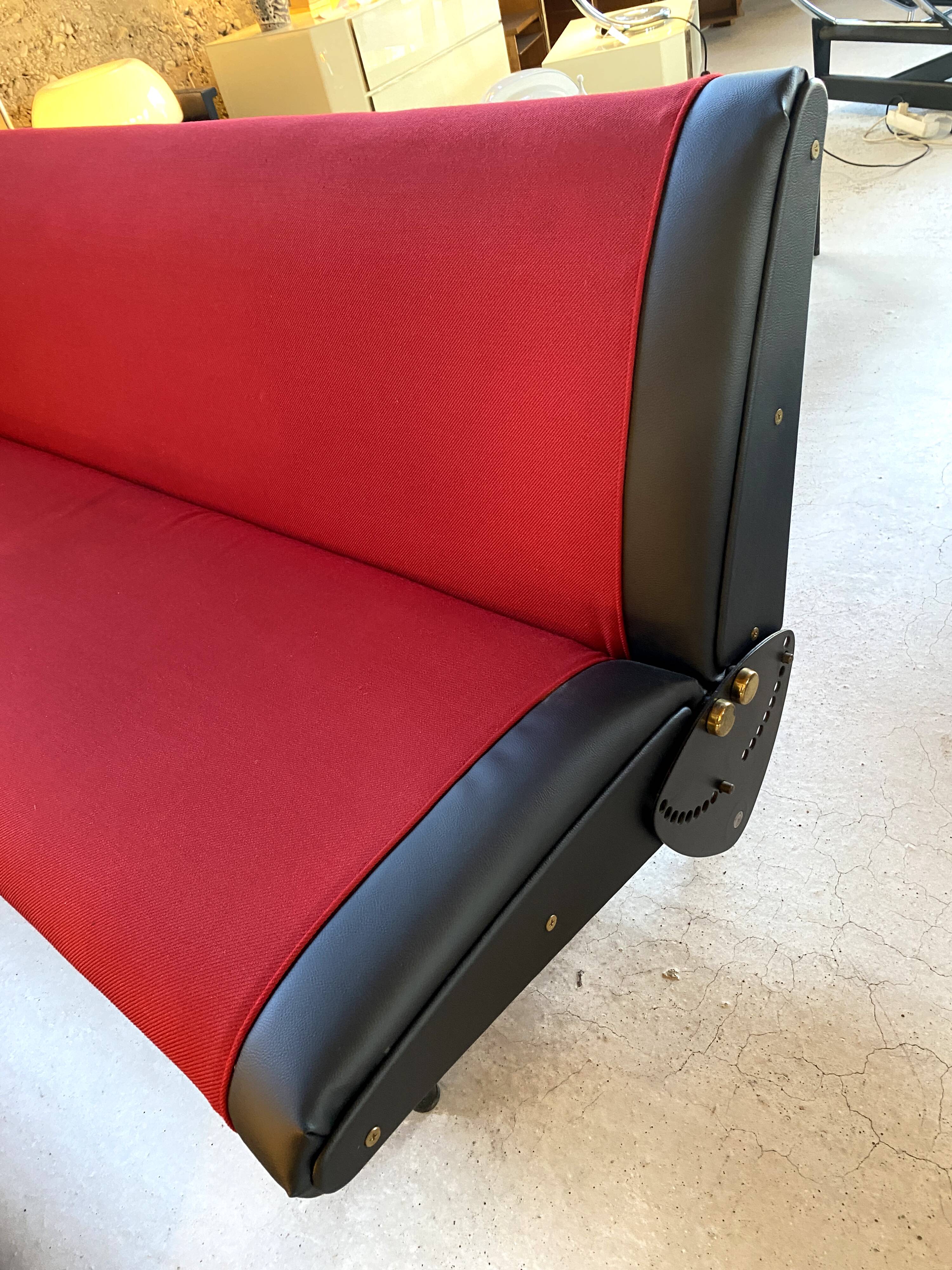 Osvaldo Borsani D70 Tecno sofa, 1960 Limited edition