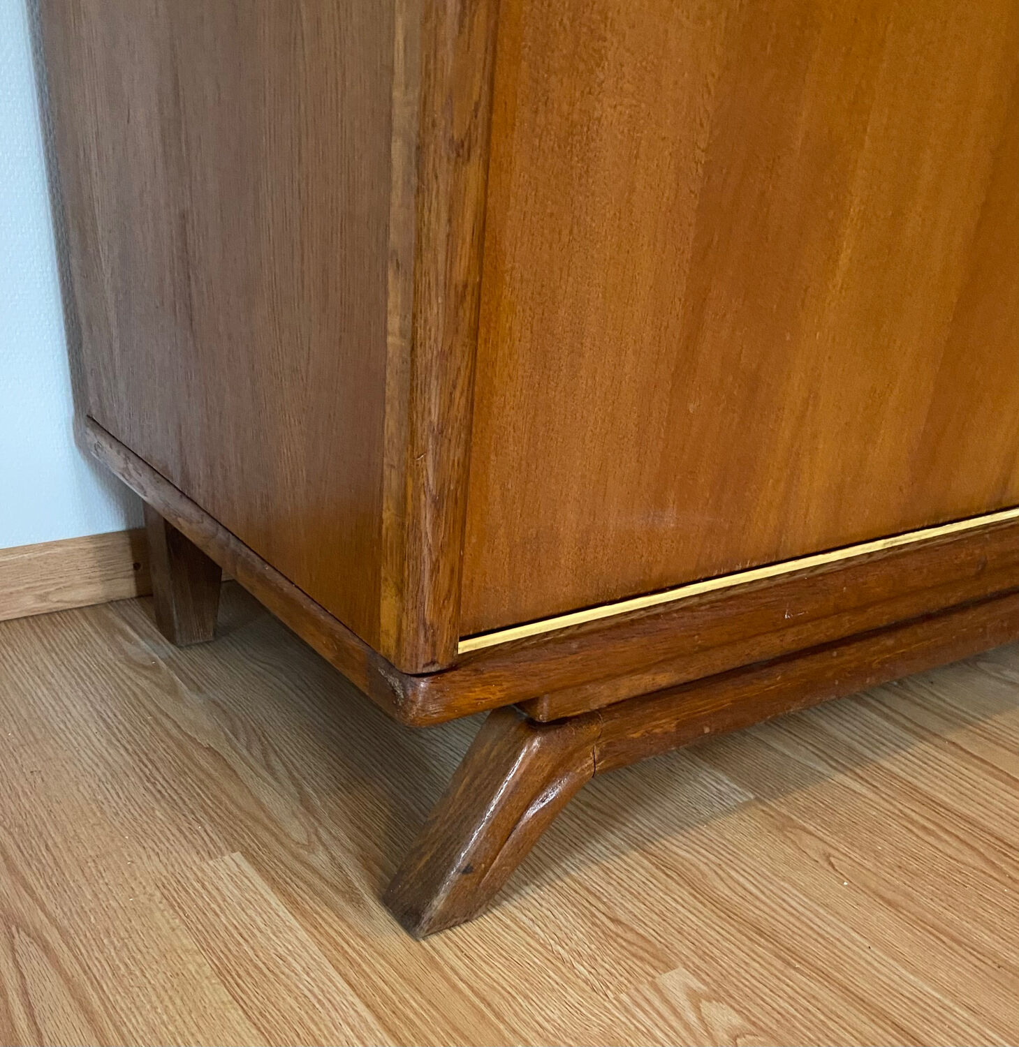 Vintage wardrobe feet compass