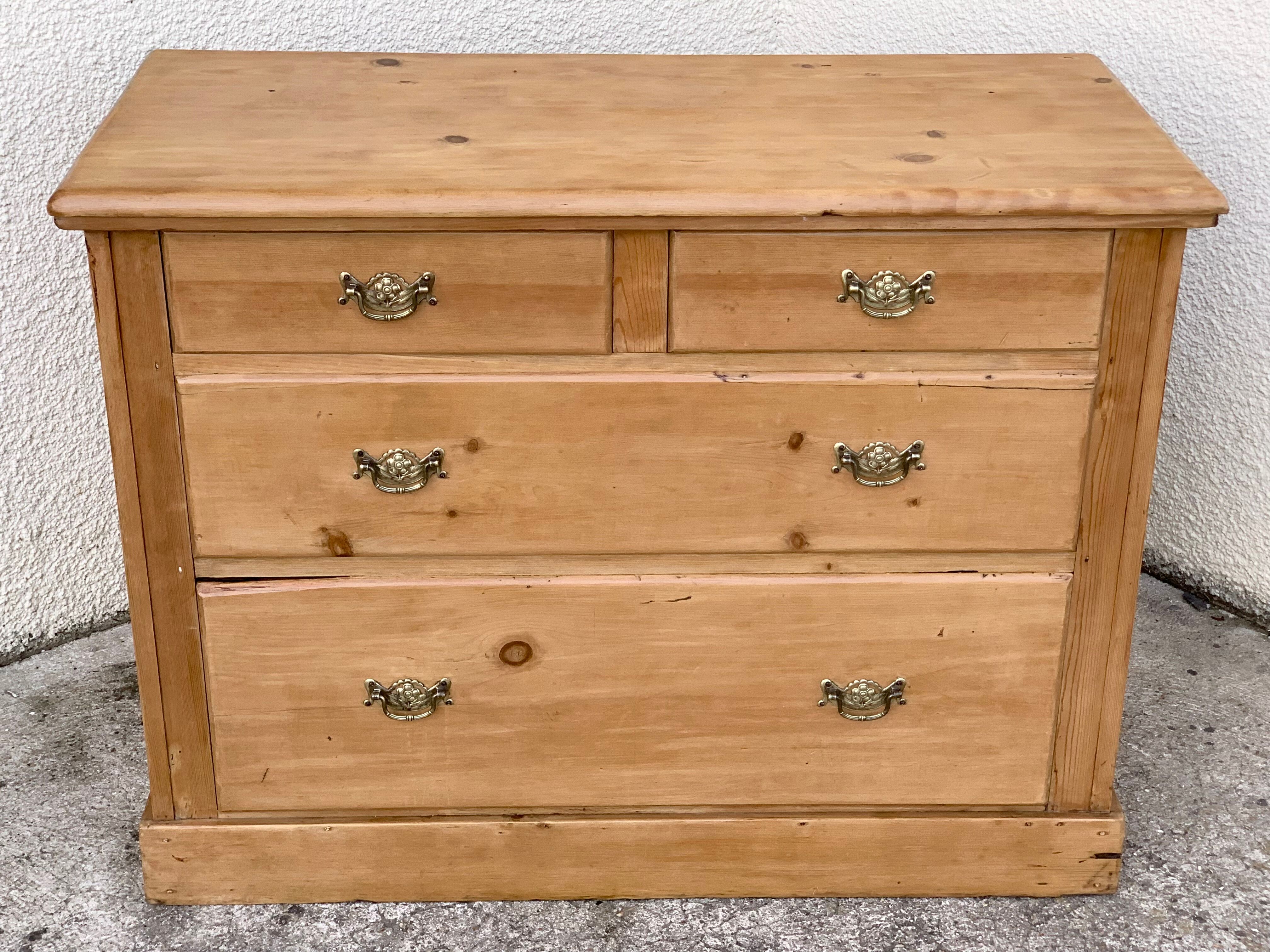 English style chest of drawers 1920 pine and pitchpin