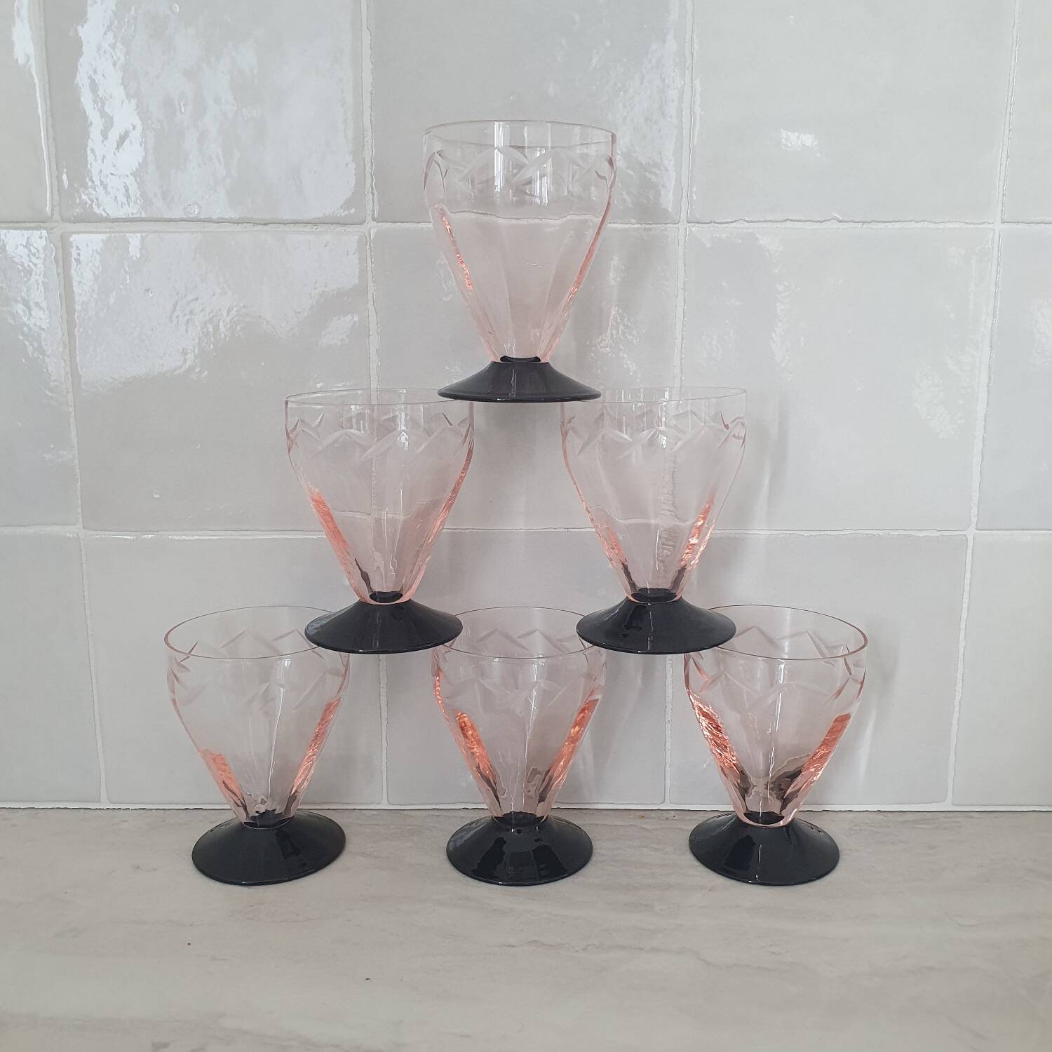Verre Art déco gravé rose et noir