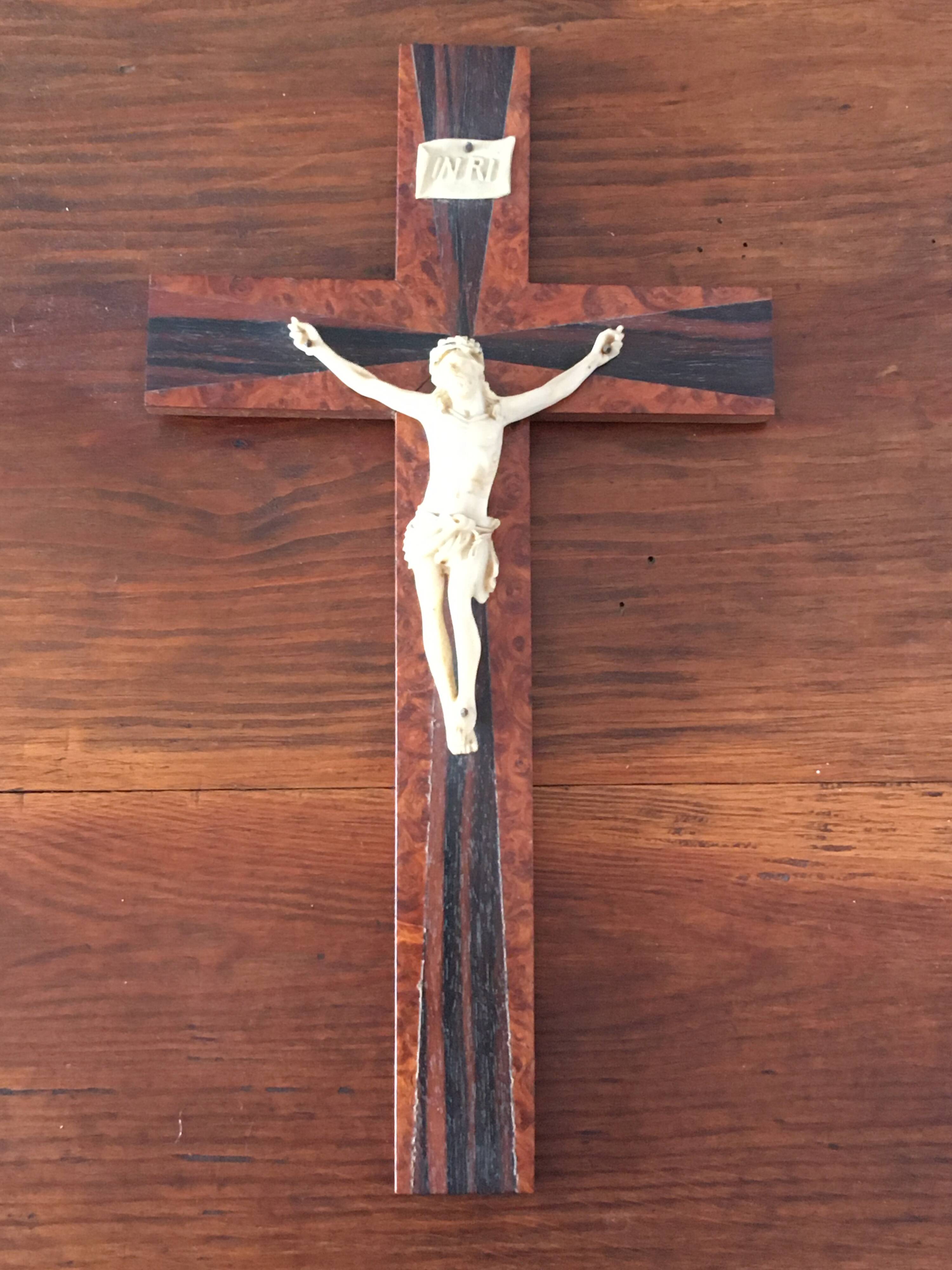 Crucifix in wood marquetry
