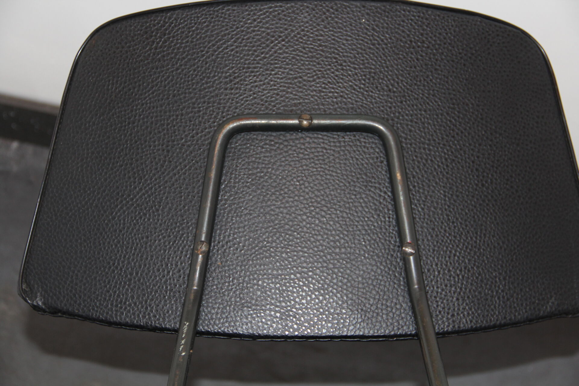 1960 metal tubing vinyl chair