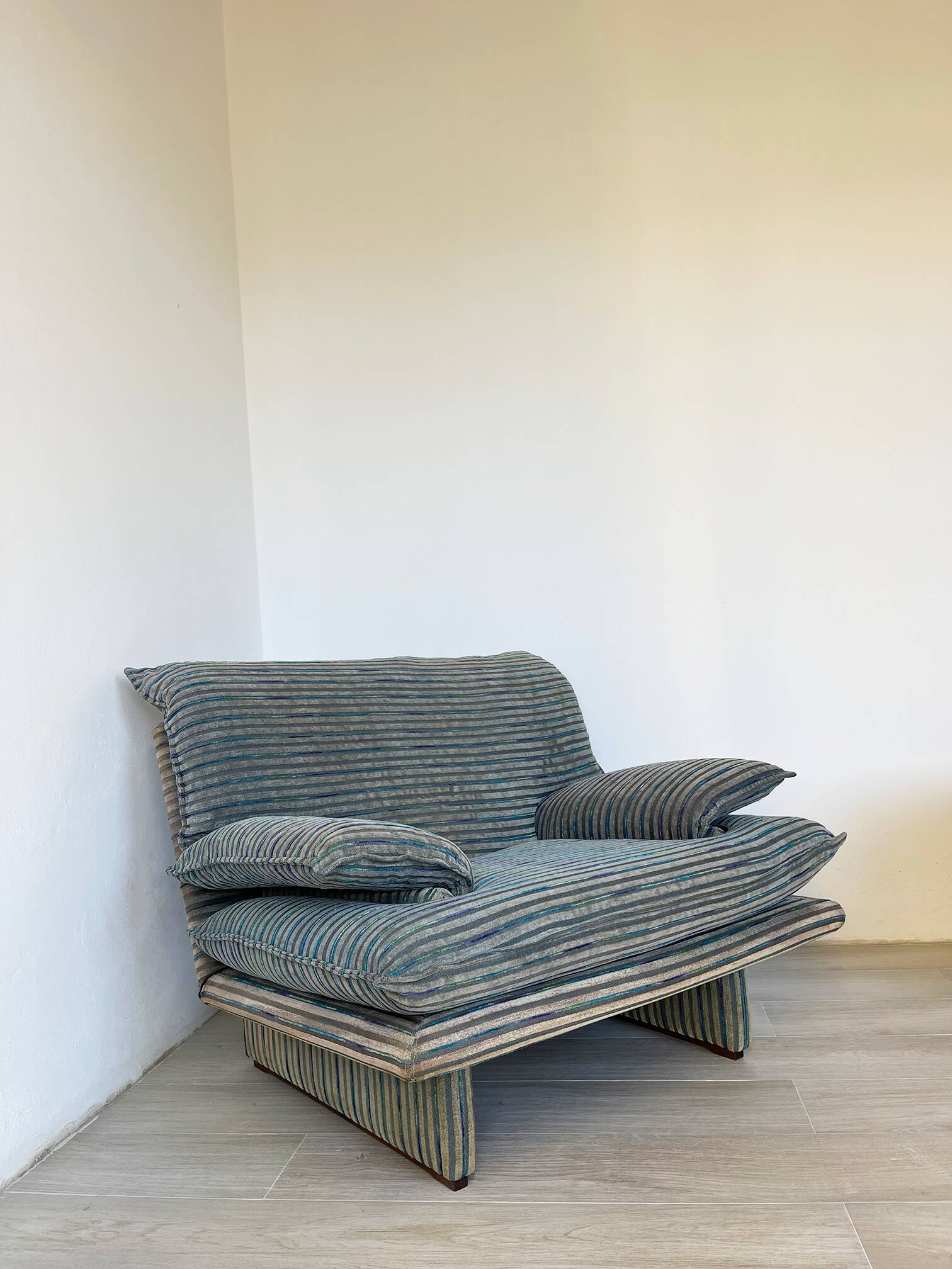 Fauteuil Grand Post Moderne des années 1980