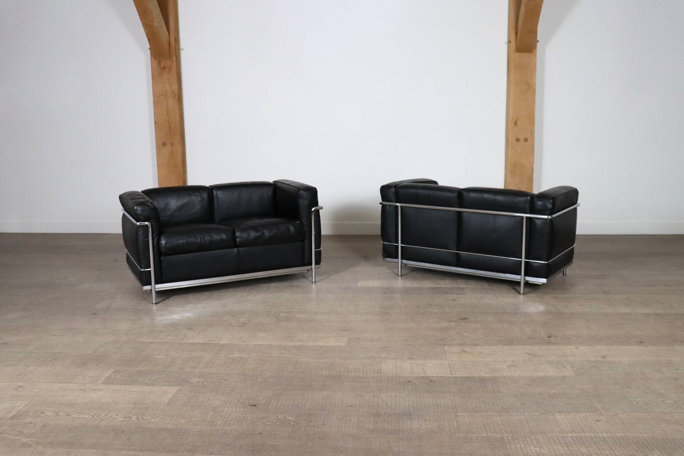 Canapé 2 places vintage Cassina LC2 par Charlotte Perriand et Le Corbusier