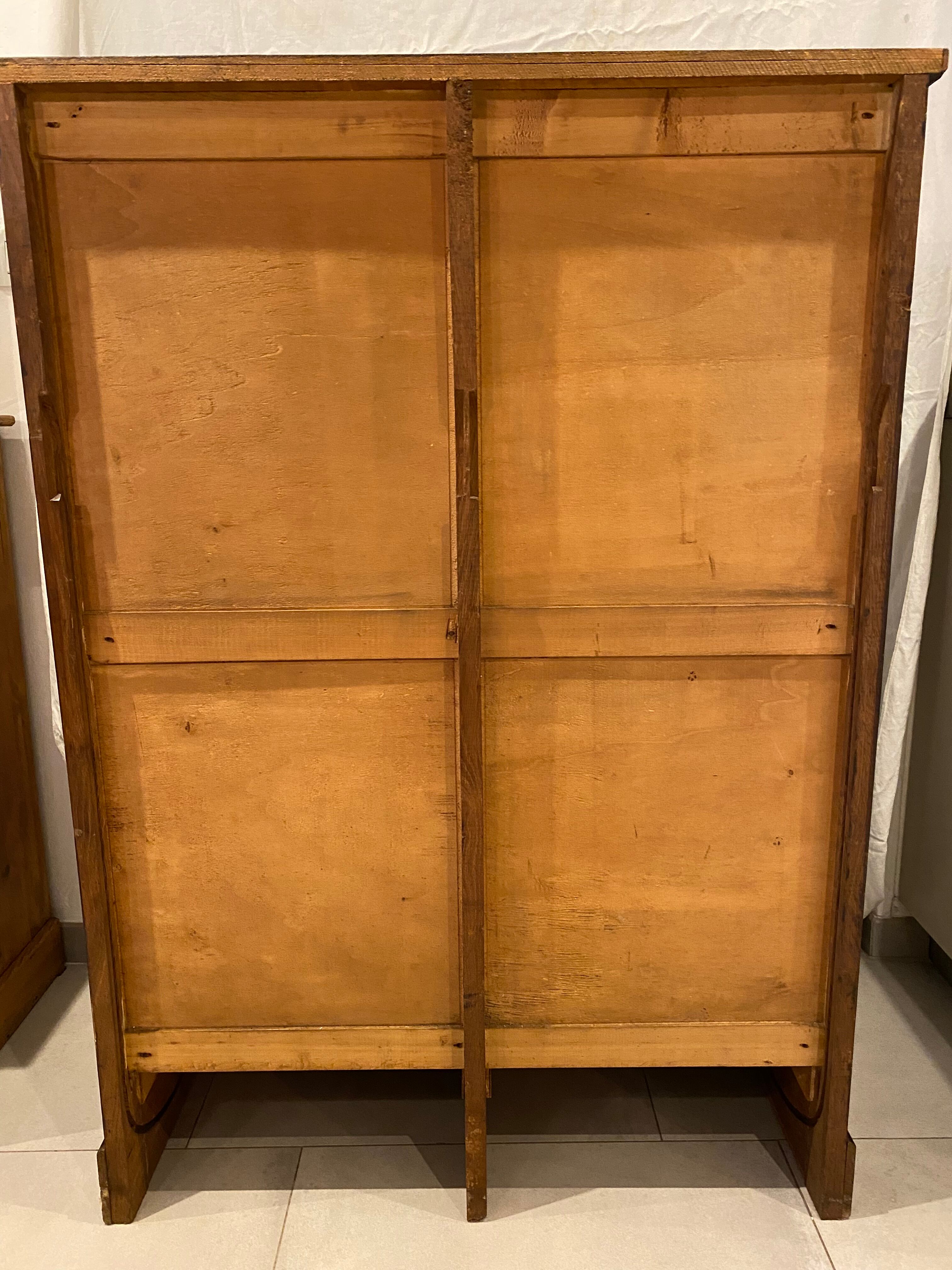 Double curtain cabinet