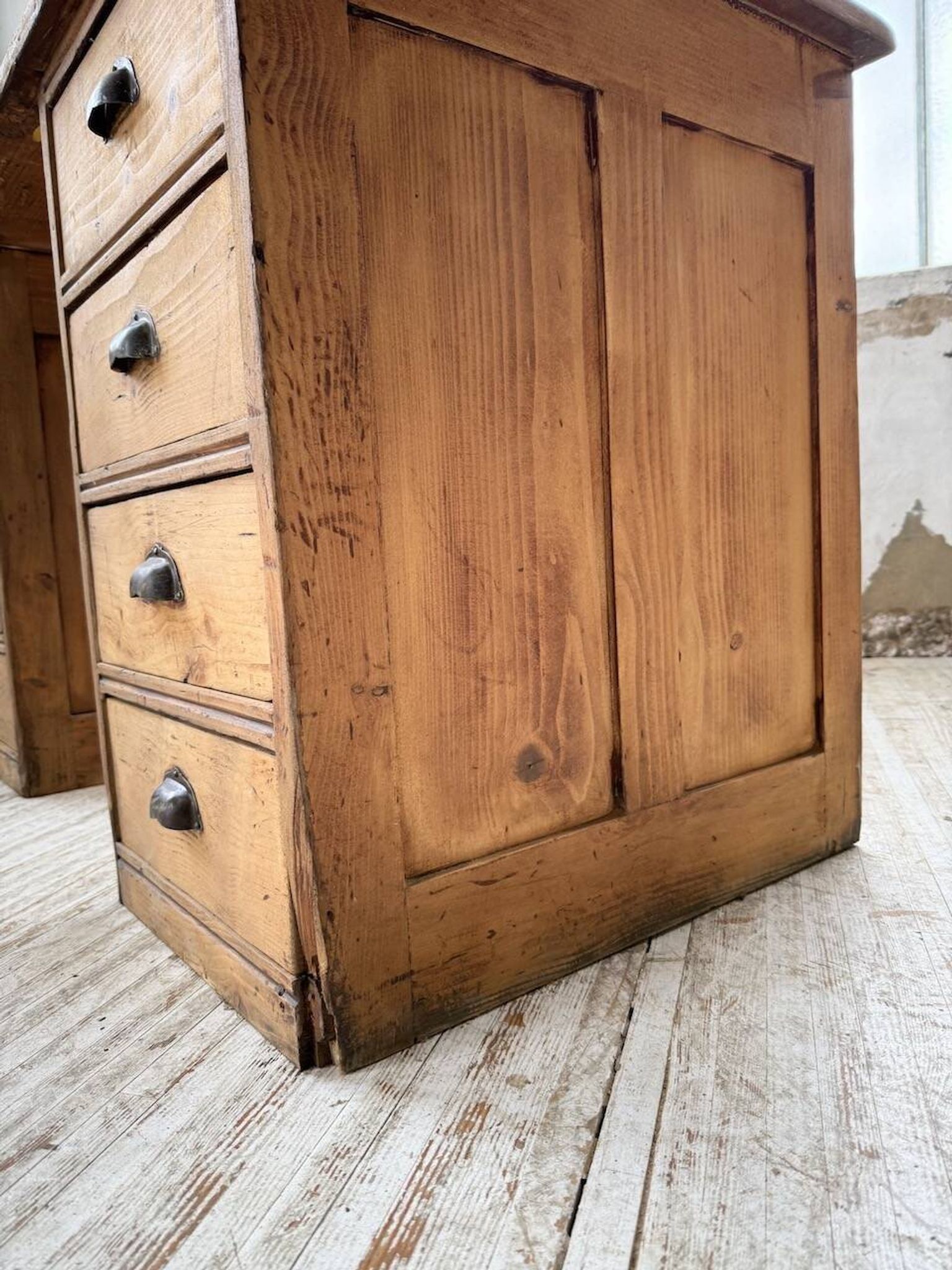 Bureau pin meuble atelier 1950